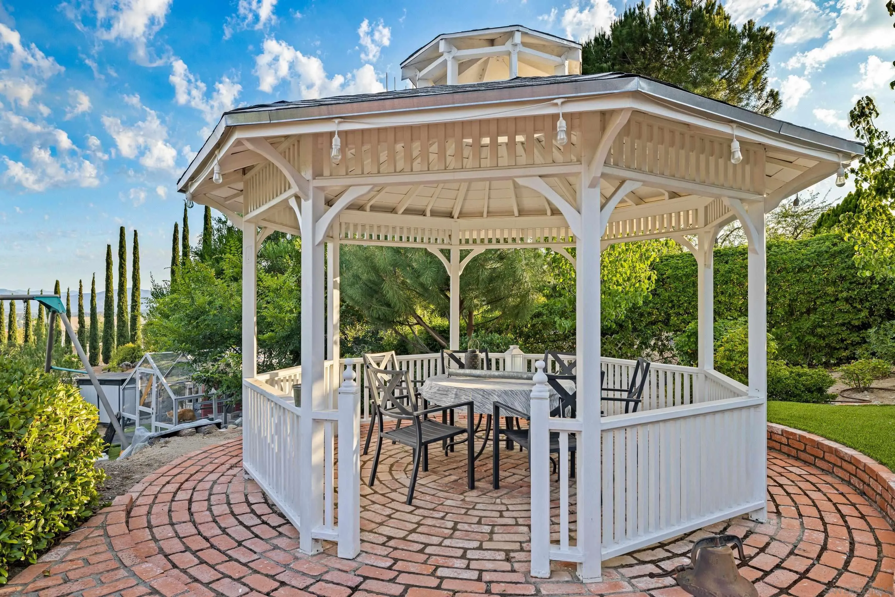 https://cdn.realtyfeed.com/cdn/127/260014682/f2fc7529d1d7c24367ed1d6f1b7c2733.webp