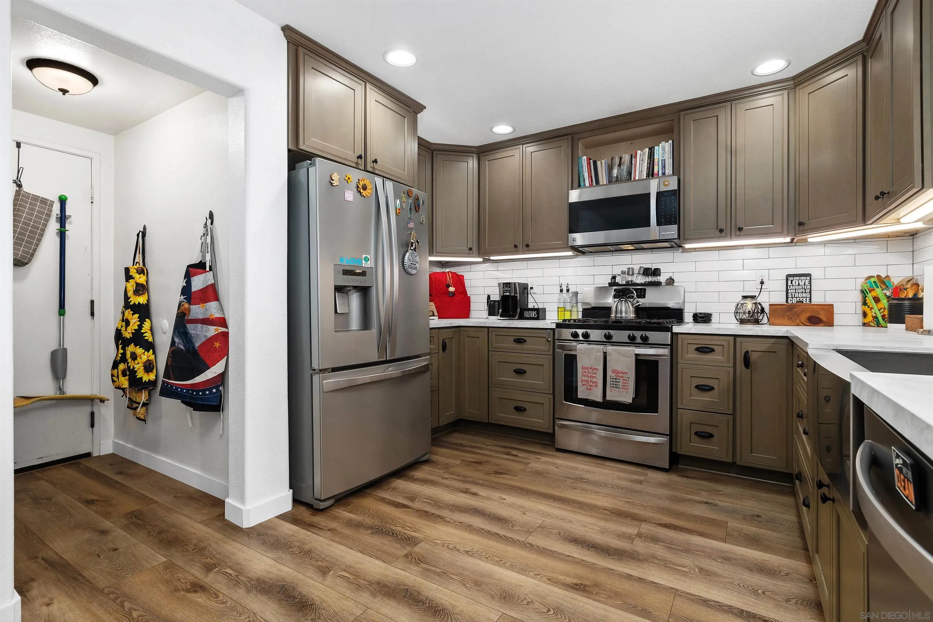 https://cdn.realtyfeed.com/cdn/127/260014683/068b0317002bba06480dfd2bde8a1875.webp