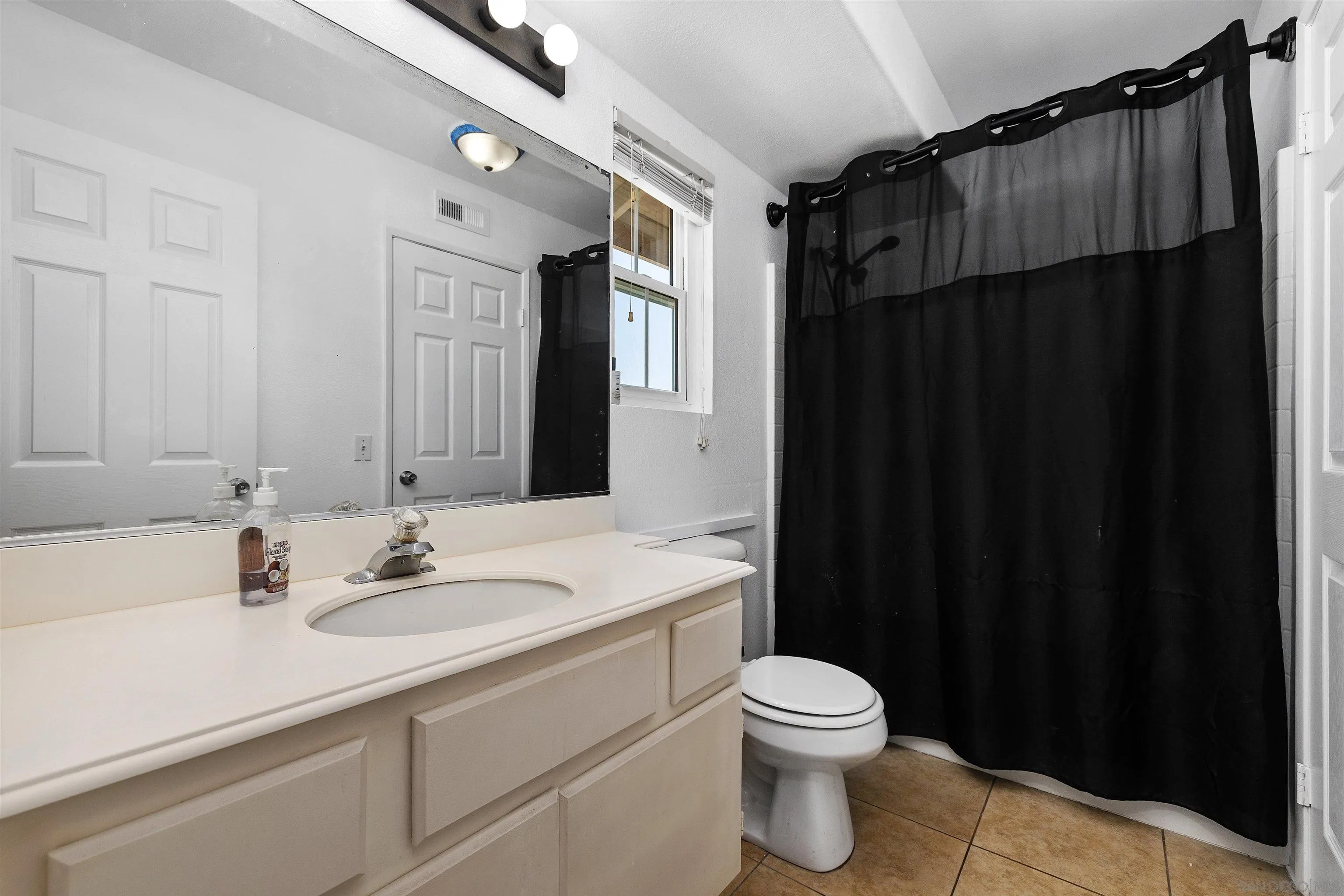 https://cdn.realtyfeed.com/cdn/127/260014683/9887b2a6450601031c01bd8538ac1959.webp