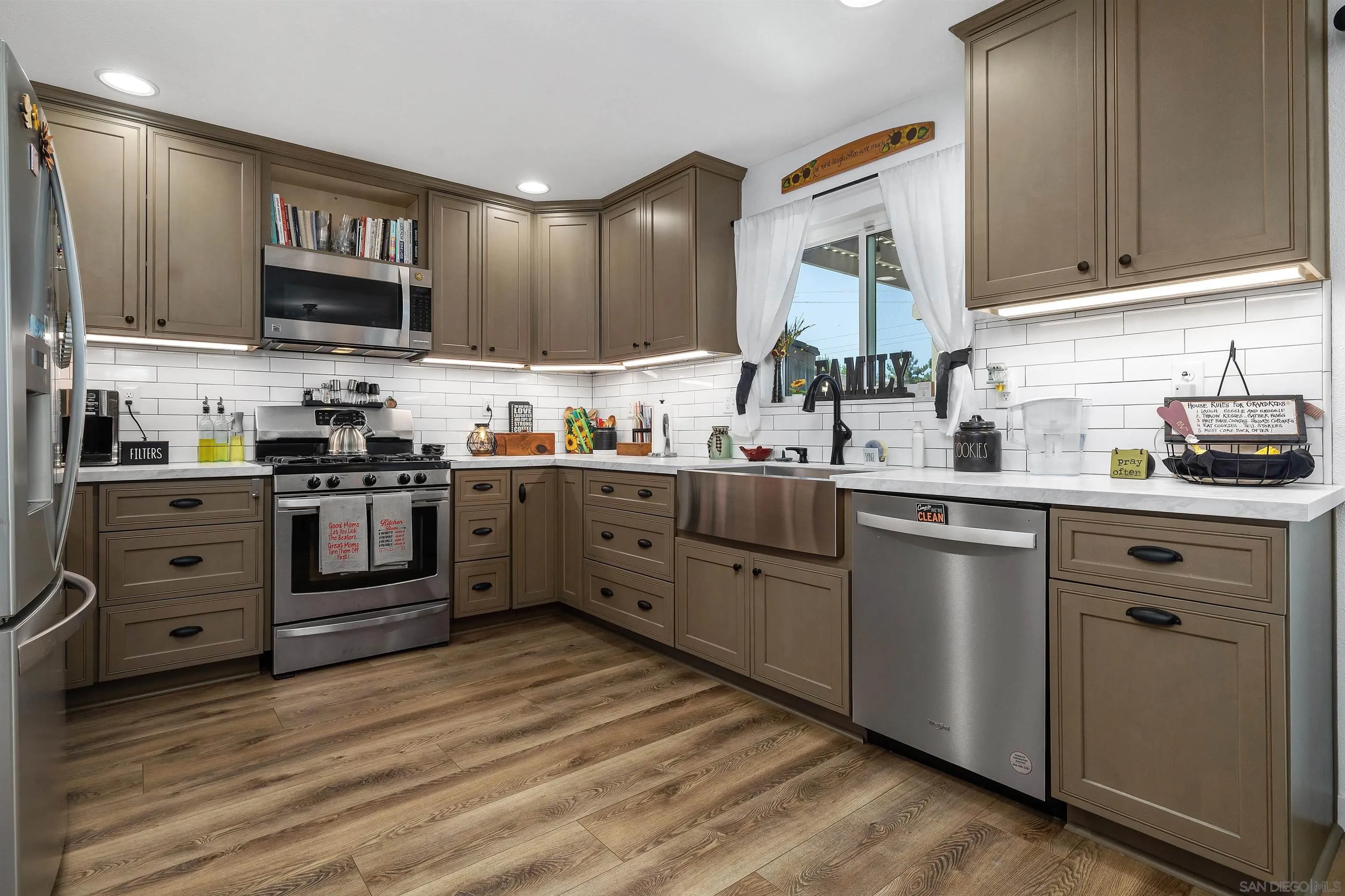 https://cdn.realtyfeed.com/cdn/127/260014683/9ab950ae94cf38acea277f80030680d5.webp