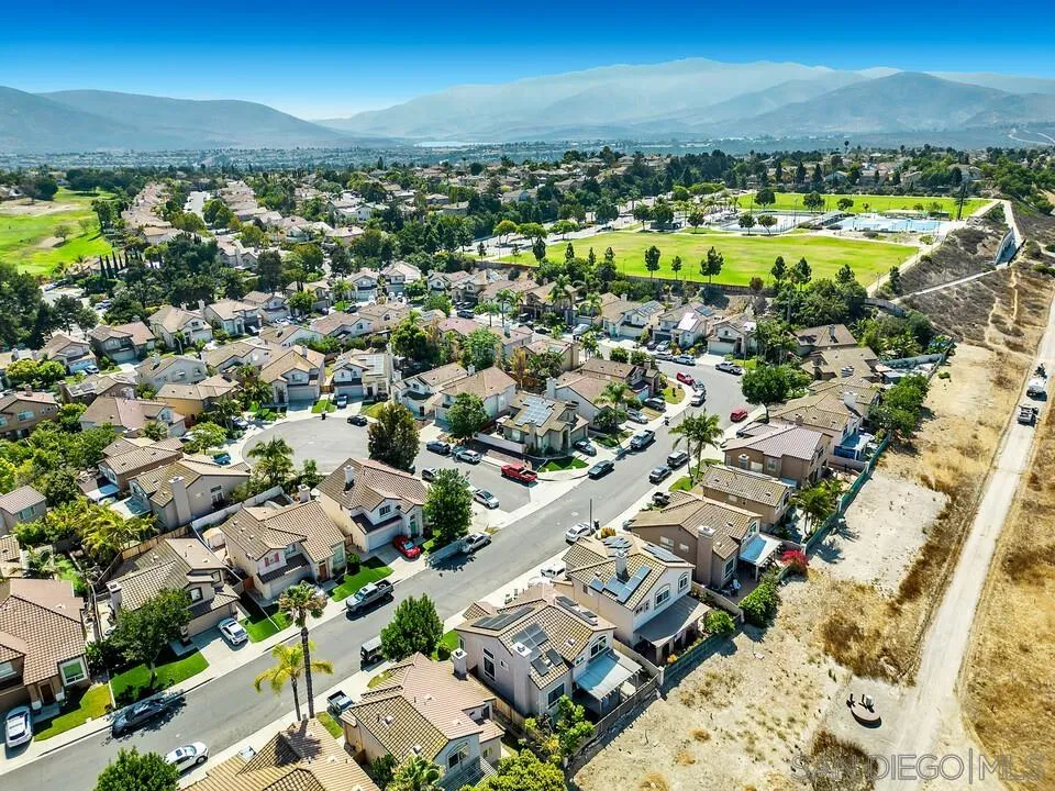 https://cdn.realtyfeed.com/cdn/127/260014683/c4ef90ca5e15f54d538311e324862566.webp