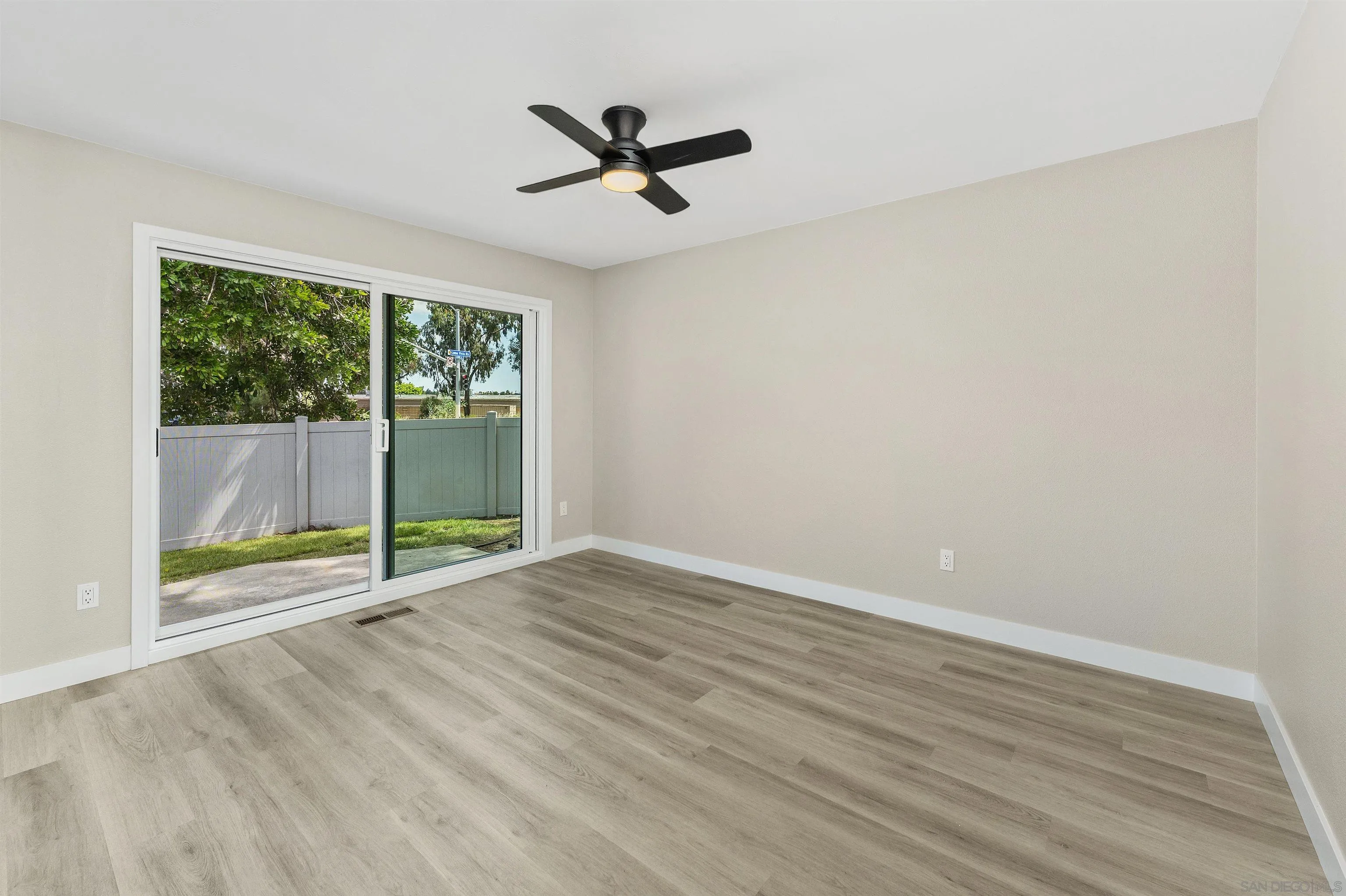 https://cdn.realtyfeed.com/cdn/127/260014685/917f4ae84ca1ee9bd5ce433632a97790.webp