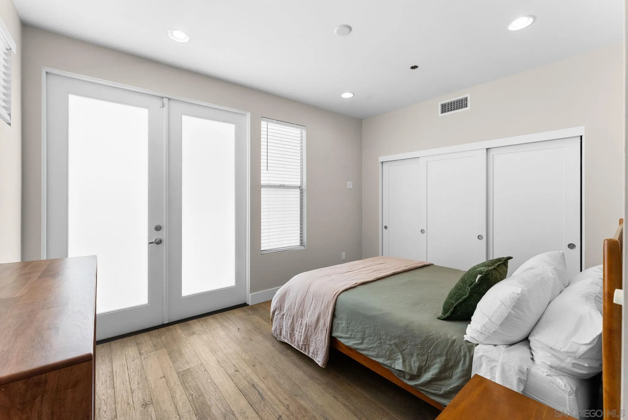 https://cdn.realtyfeed.com/cdn/127/260014687/24afcf840a5c41dc49cab4ca2edeee50.webp
