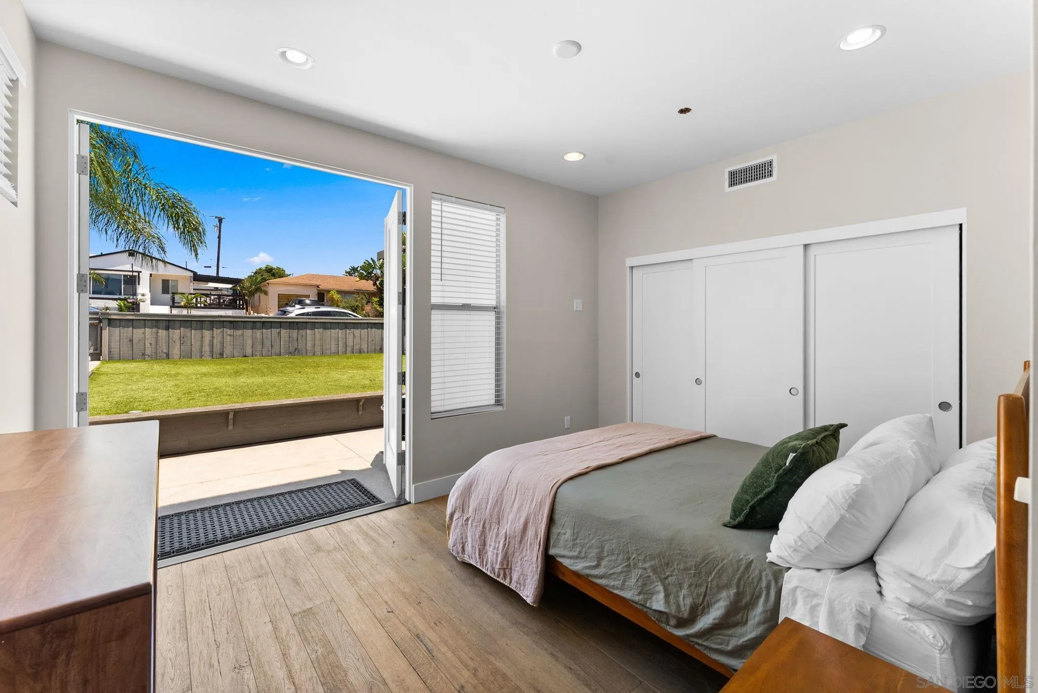 https://cdn.realtyfeed.com/cdn/127/260014687/2745a77e95c288f9595036ab89706fab.webp