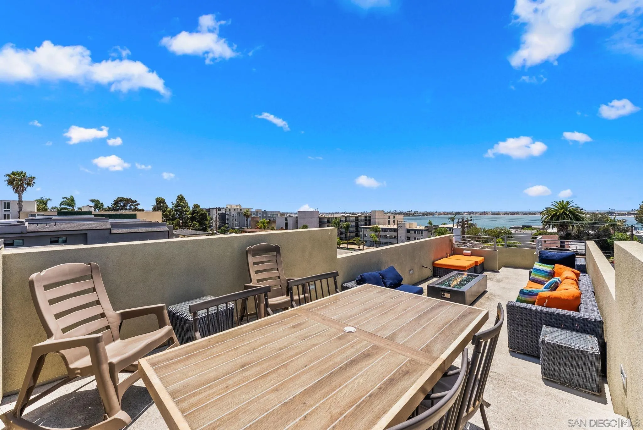 https://cdn.realtyfeed.com/cdn/127/260014687/59e198754c57e34cd310349028edff2a.webp