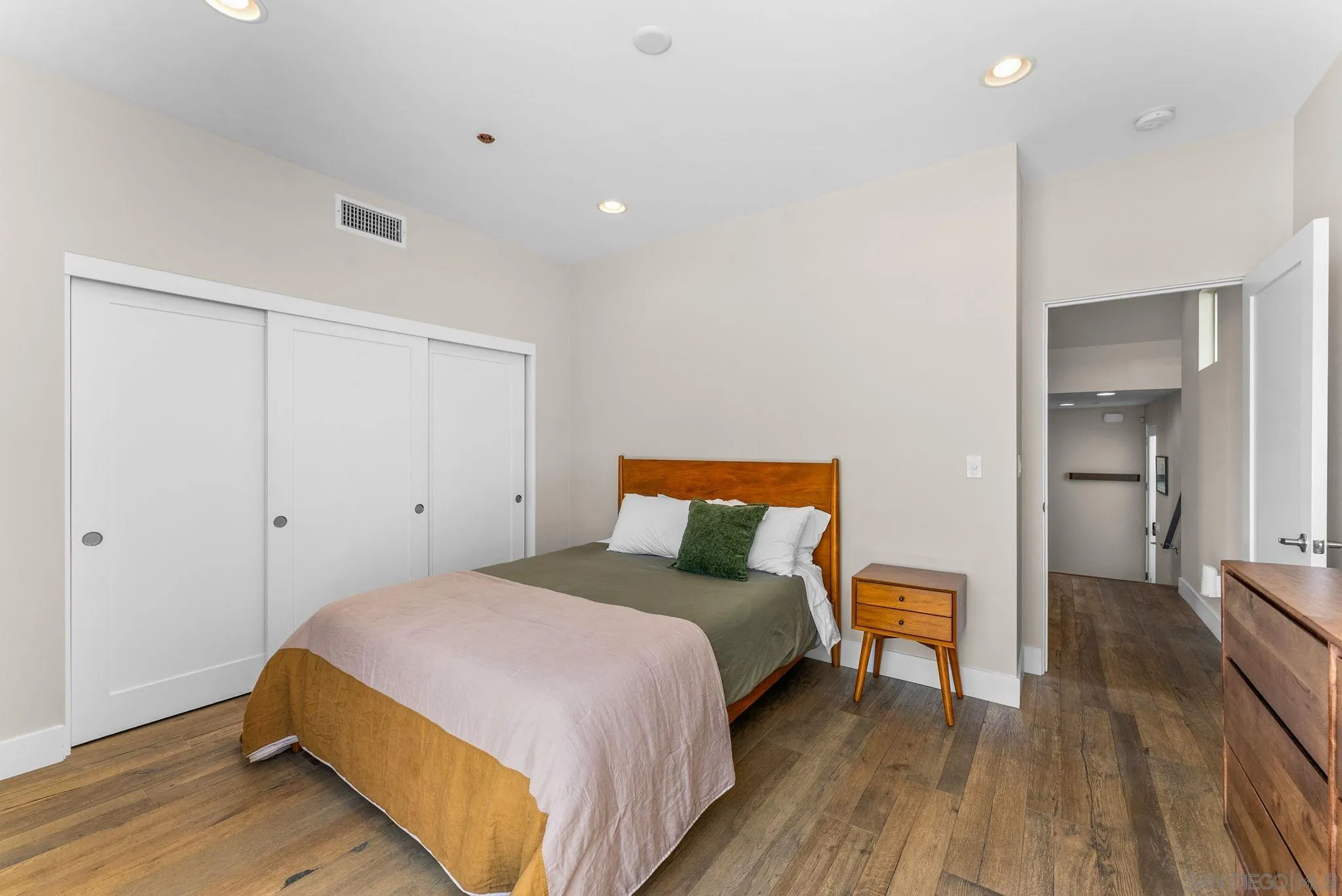 https://cdn.realtyfeed.com/cdn/127/260014687/69bf4a32c3aa875358351cc1e482f231.webp