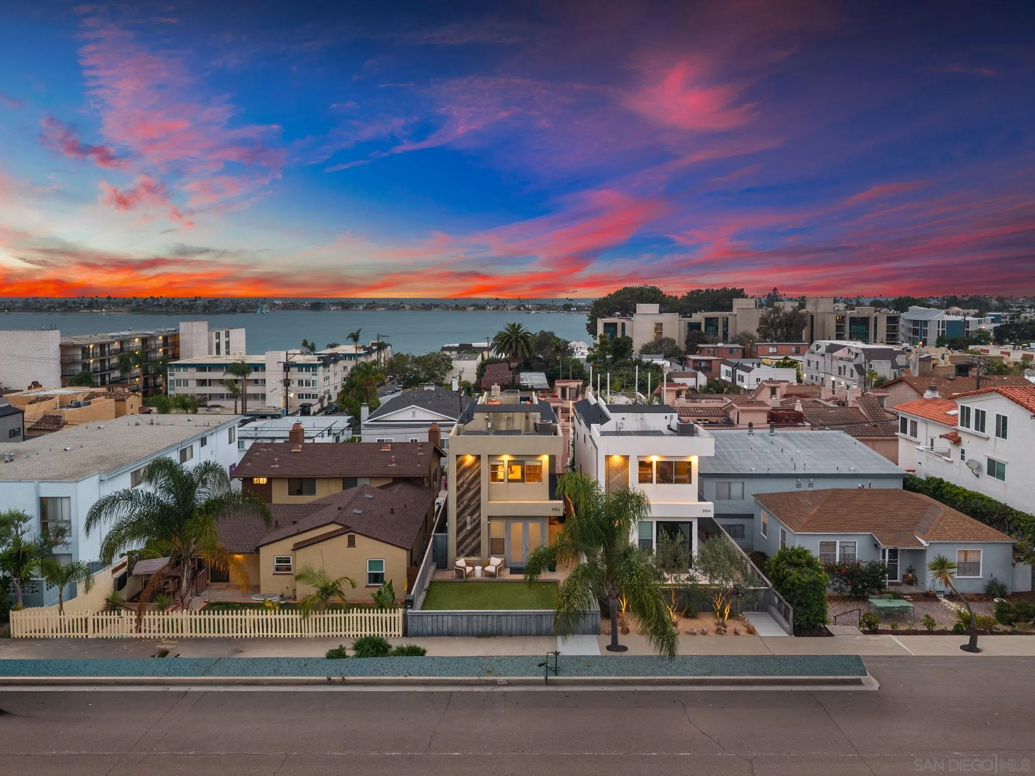 https://cdn.realtyfeed.com/cdn/127/260014687/7b42169b9d61e5db6e77b188e9ee0f79.webp