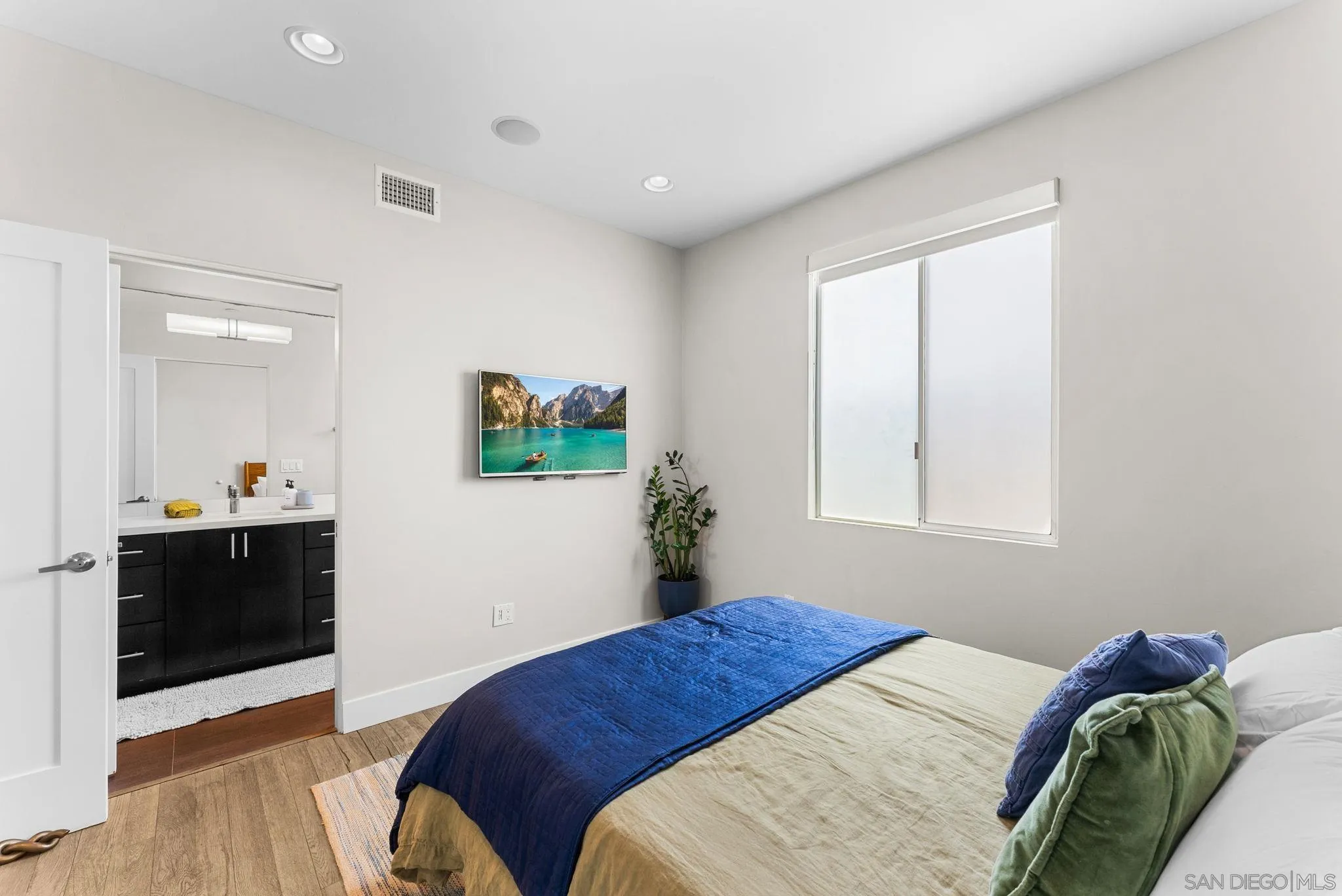 https://cdn.realtyfeed.com/cdn/127/260014687/ac63ea054cc28d707ea6e954f6e4e086.webp