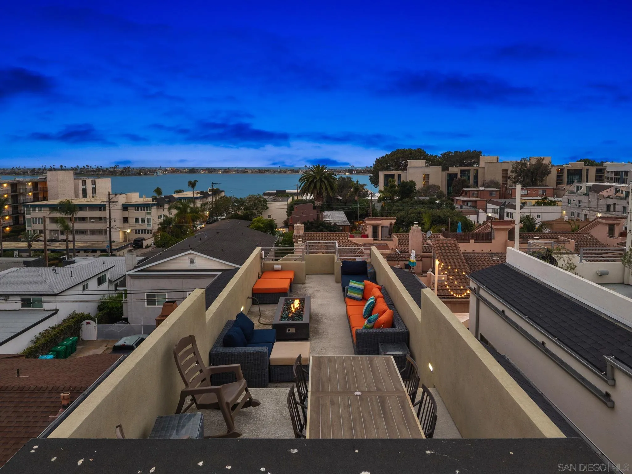 https://cdn.realtyfeed.com/cdn/127/260014687/c87abbda5fe5bf4198cc51a20c409344.webp