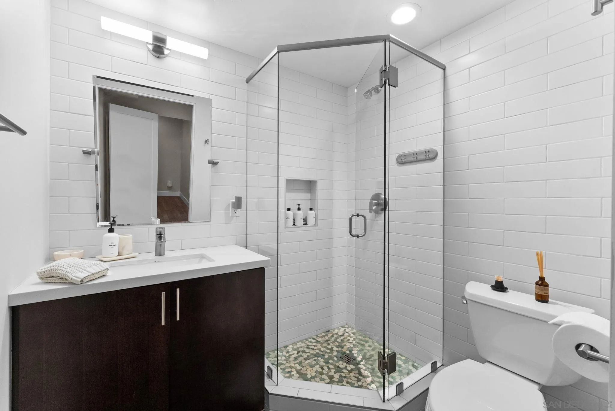 https://cdn.realtyfeed.com/cdn/127/260014687/dccba208bd1d8523d4d84a9c955c6c48.webp