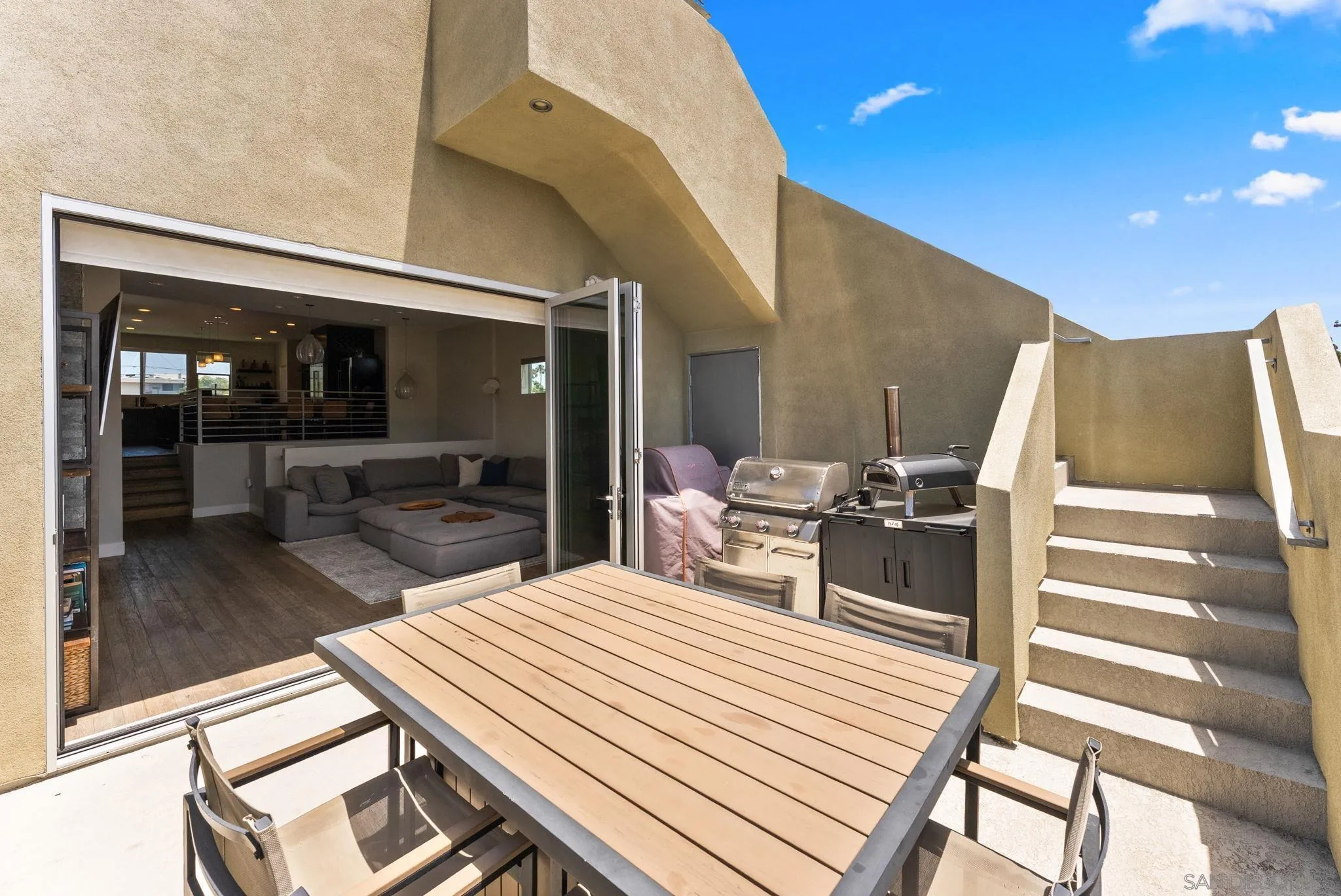 https://cdn.realtyfeed.com/cdn/127/260014687/f7ff9a2b26ce0a3e9899818ec4910561.webp