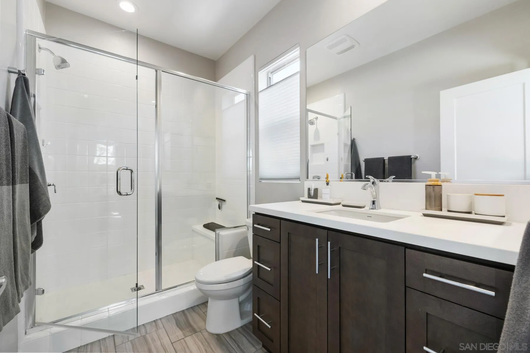 https://cdn.realtyfeed.com/cdn/127/260014688/00bc1c21e90741e2d1c238b3e3301ec1.webp