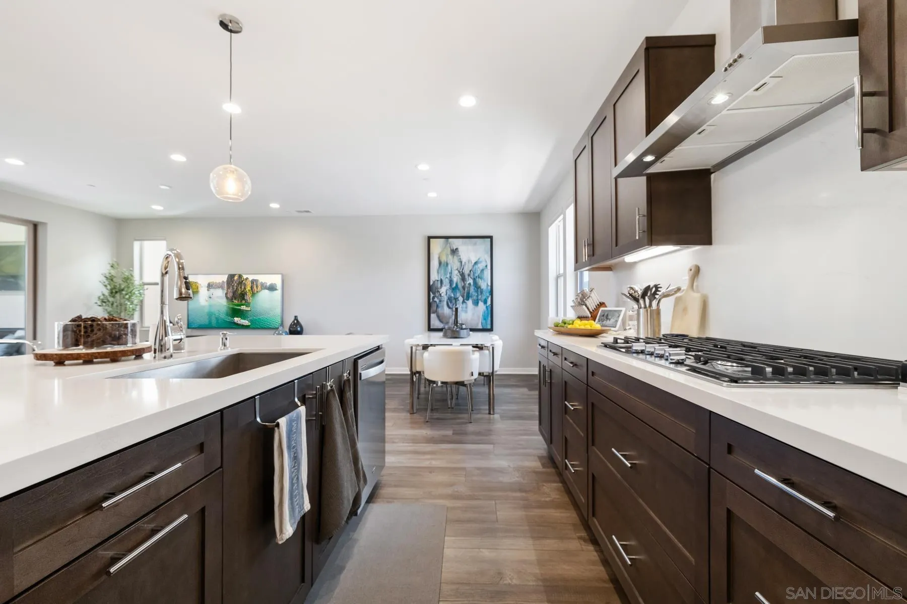 https://cdn.realtyfeed.com/cdn/127/260014688/00fc104ac3e8d207c1a9c7040d05f1fc.webp