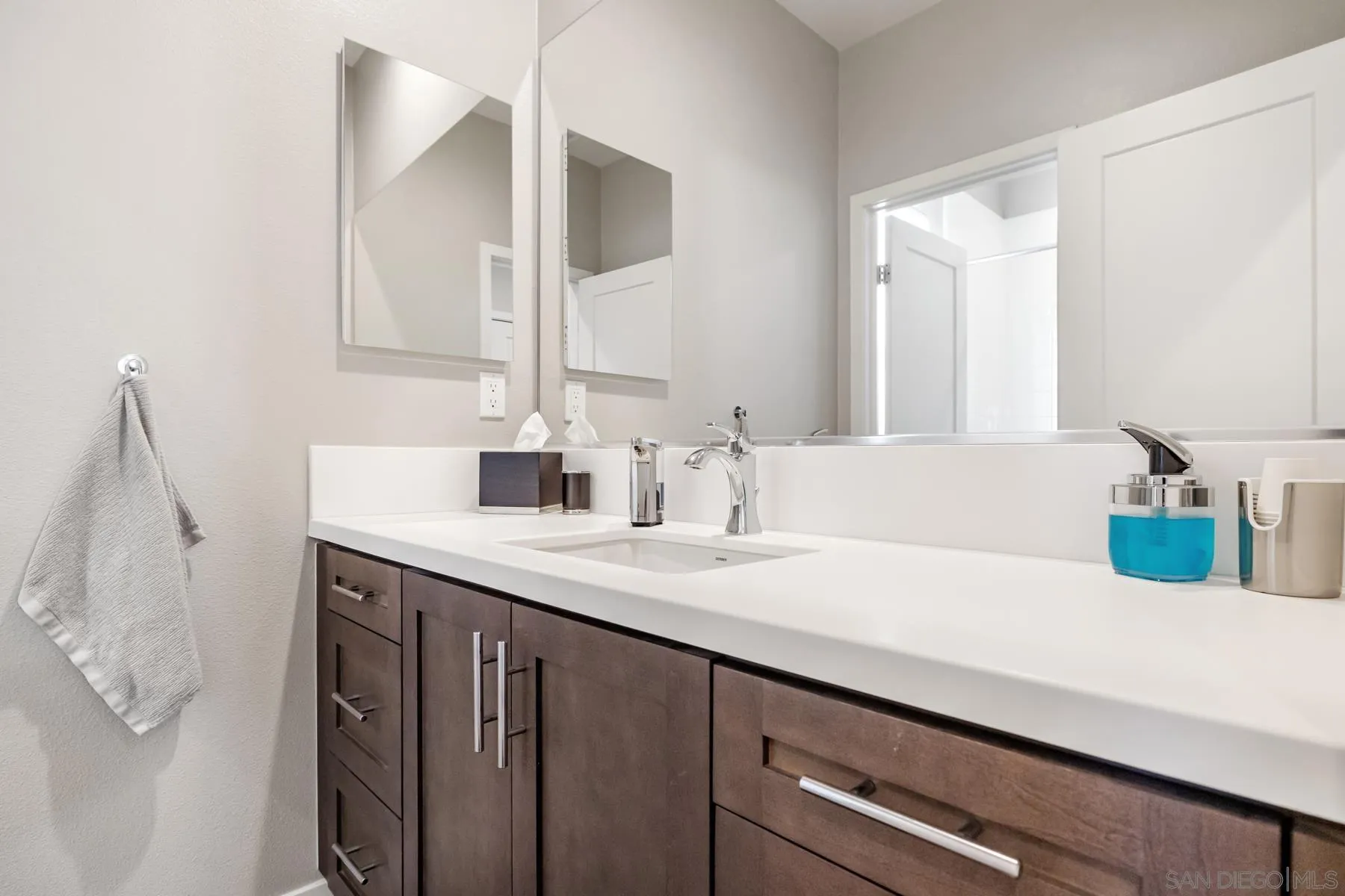 https://cdn.realtyfeed.com/cdn/127/260014688/04f0dccdd6c01e1fdd0aa07003292825.webp