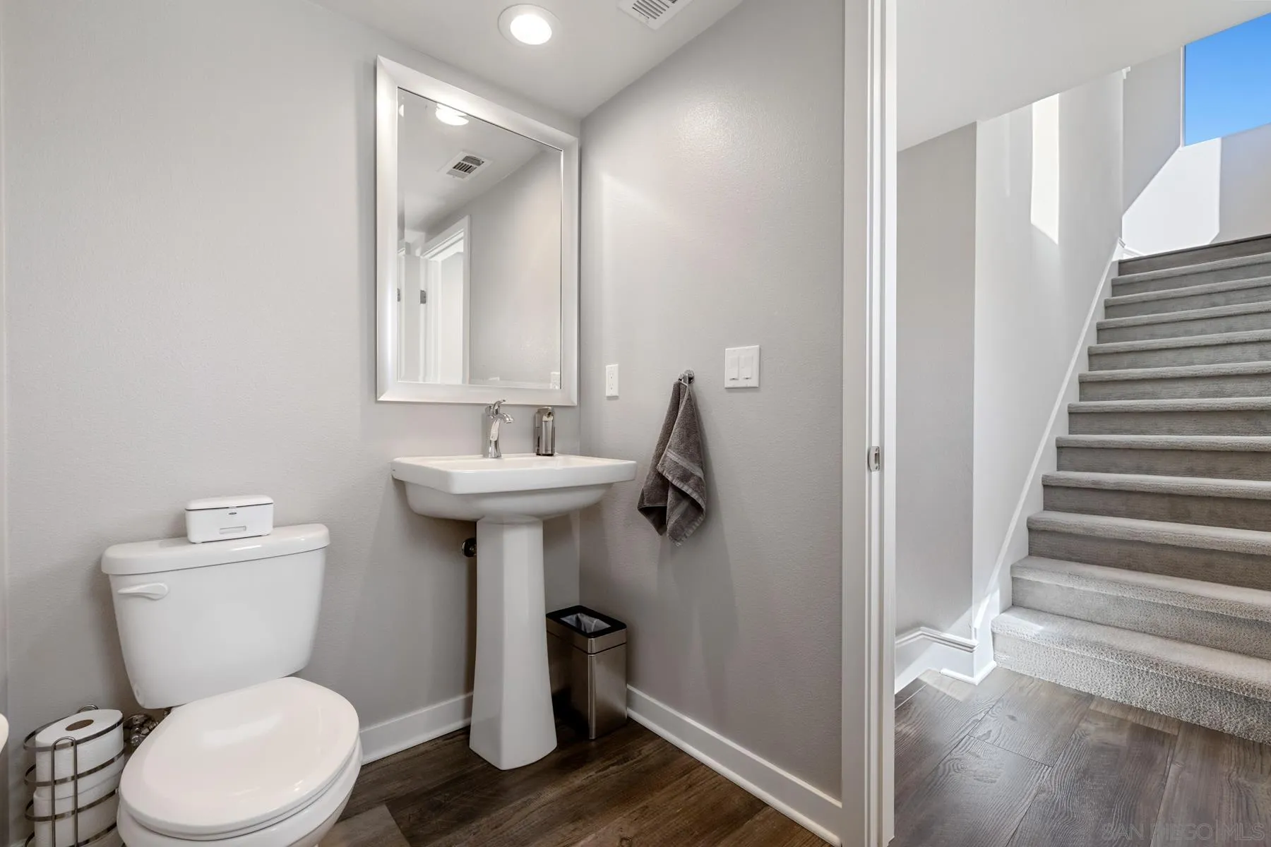 https://cdn.realtyfeed.com/cdn/127/260014688/33a340e1a17484b27ab68bb930a276f8.webp