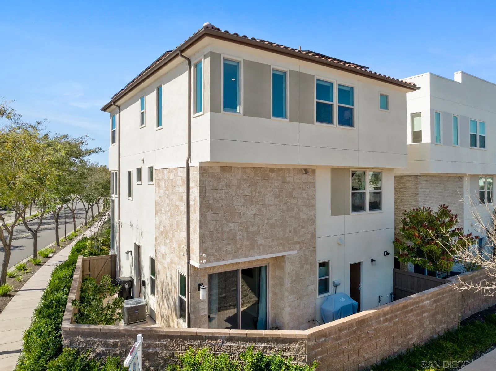 https://cdn.realtyfeed.com/cdn/127/260014688/8e3717e4b1af39387f848043ea7eb98e.webp