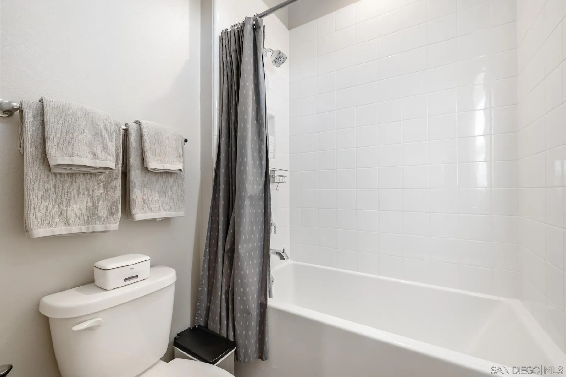 https://cdn.realtyfeed.com/cdn/127/260014688/94951e95f1c9b55dbafcaee70886dfb0.webp