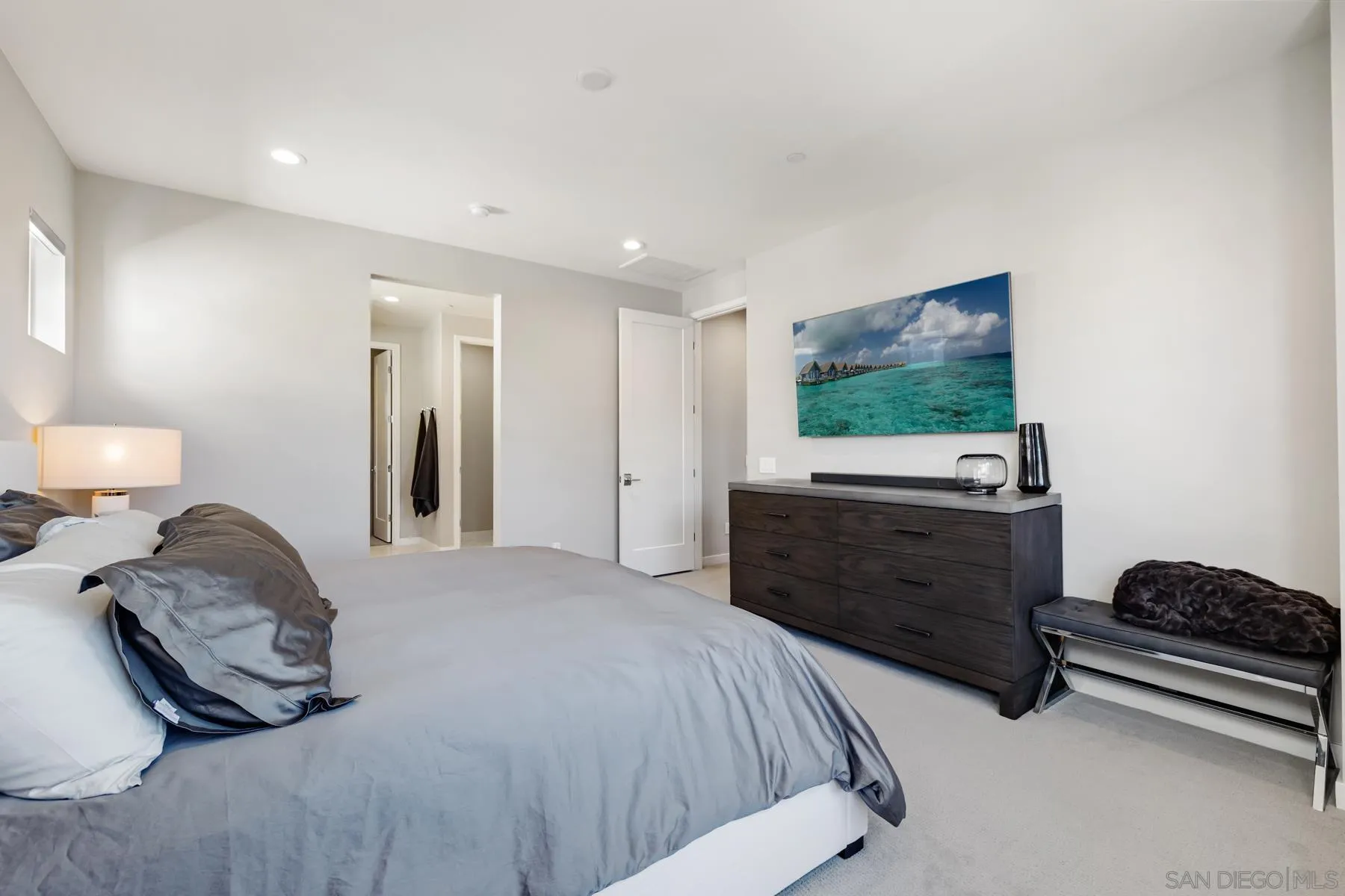 https://cdn.realtyfeed.com/cdn/127/260014688/fe1ef9c9d1c17c5ff1797ff74caa341e.webp