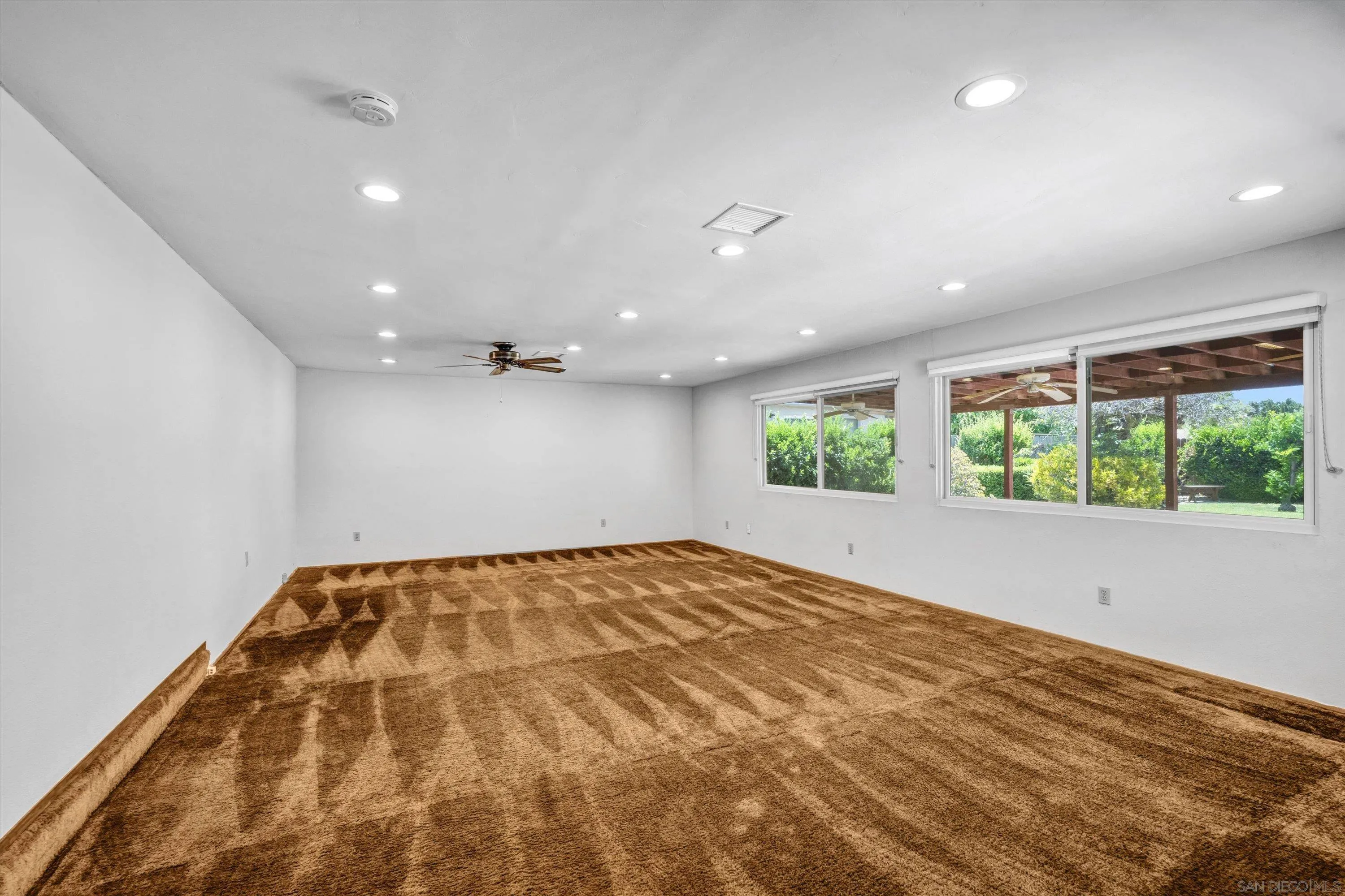 https://cdn.realtyfeed.com/cdn/127/260014690/1085d431f44d87d272984980d2bb8ef7.webp