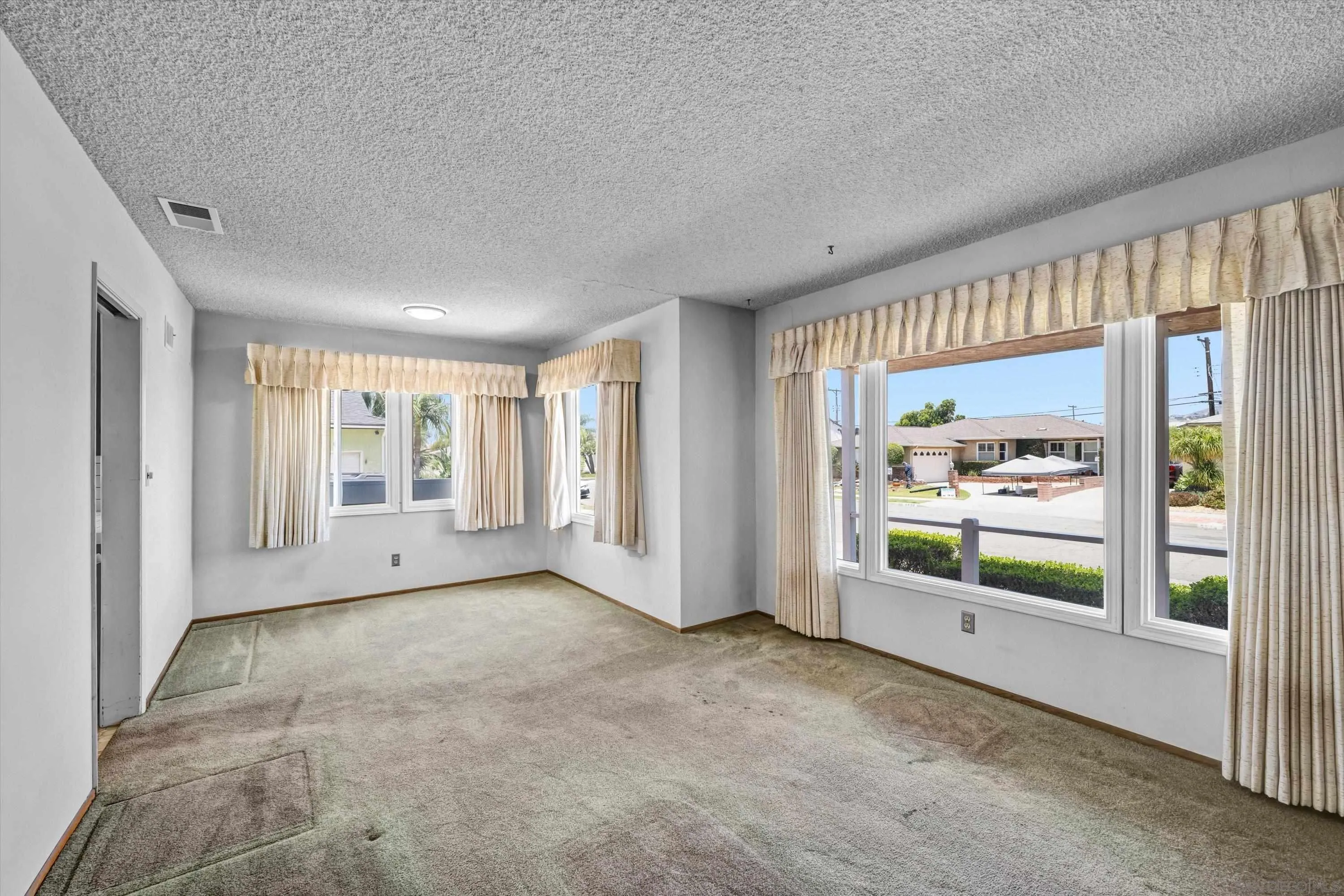 https://cdn.realtyfeed.com/cdn/127/260014690/29b60f83941bfd1c5ce14a9f9eccf0f1.webp