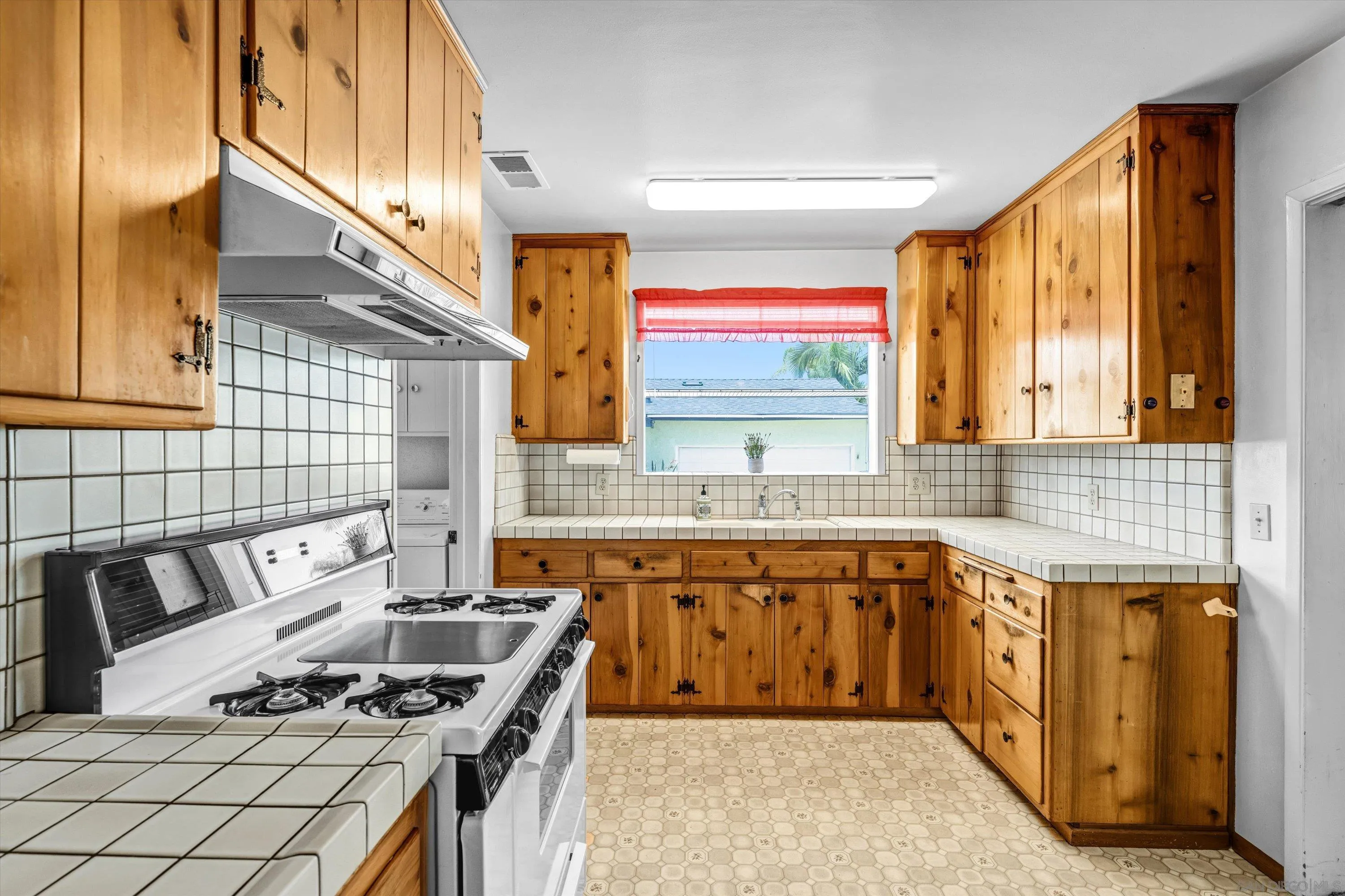 https://cdn.realtyfeed.com/cdn/127/260014690/2d1a8ff85bffa943dd75d7f262e41c4c.webp