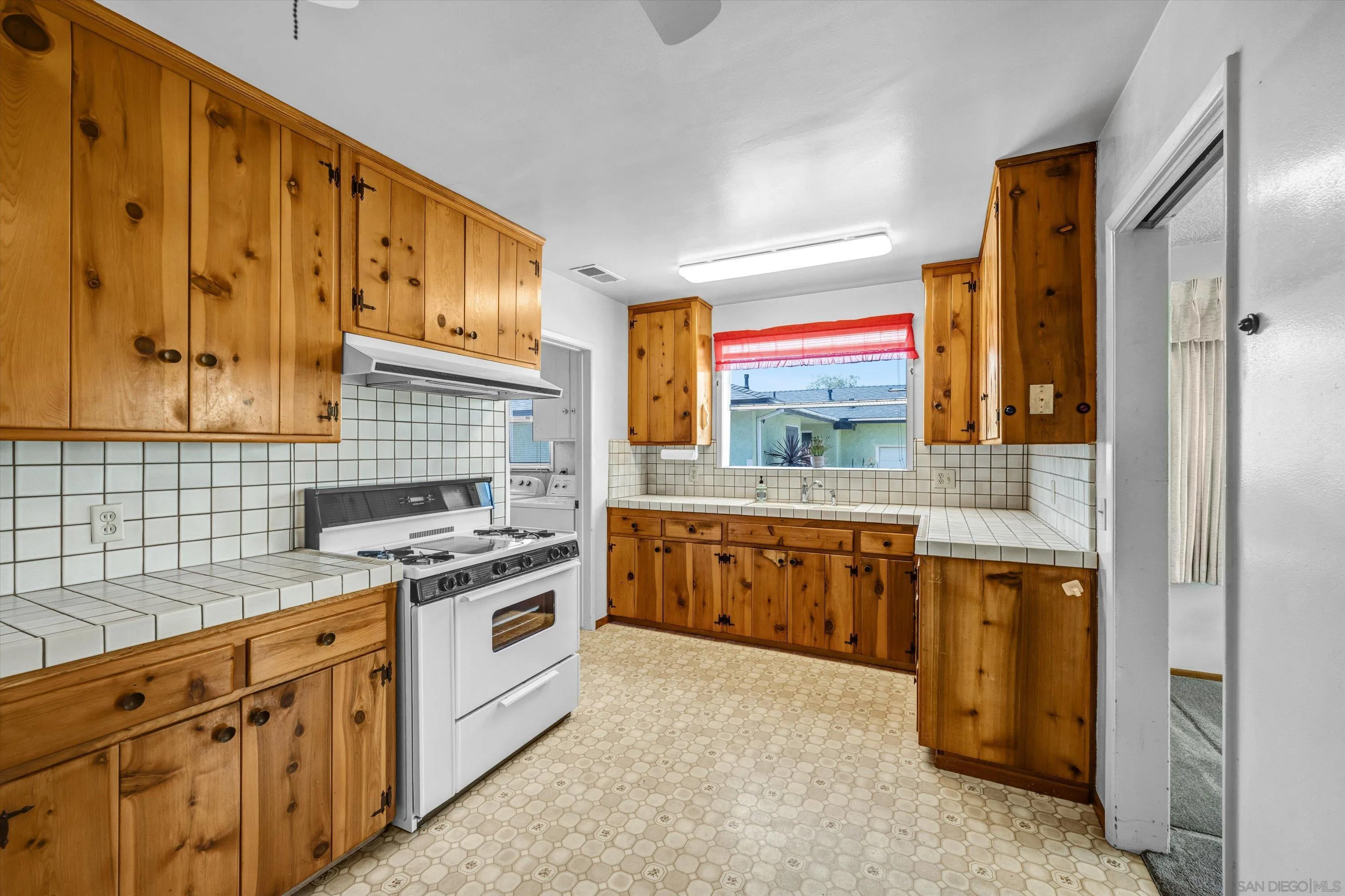 https://cdn.realtyfeed.com/cdn/127/260014690/3b1b5049b1bb52449b97fd0f19b5fb20.webp