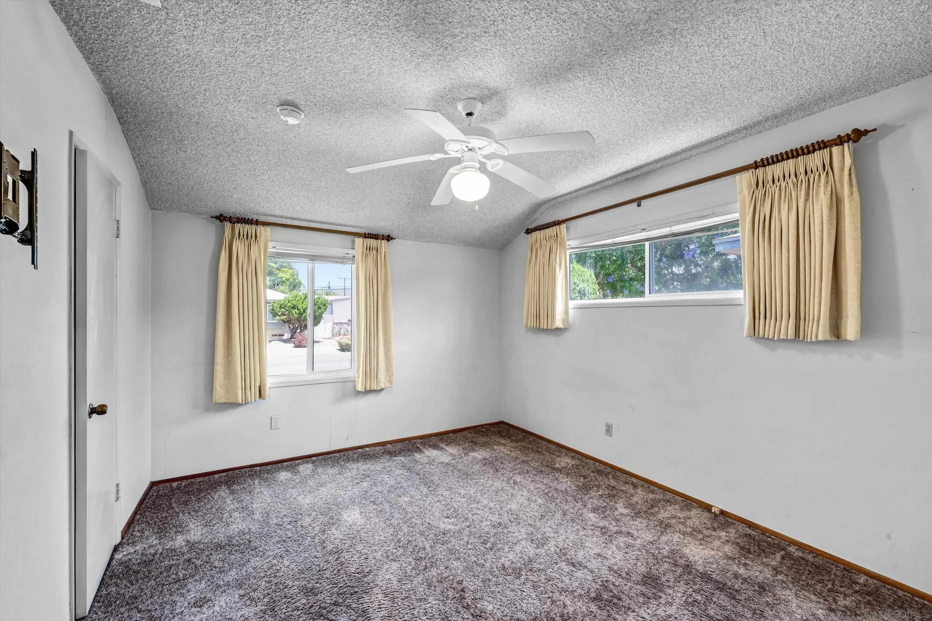 https://cdn.realtyfeed.com/cdn/127/260014690/3d8dc0384a9e45adec83d0f2777c93d8.webp