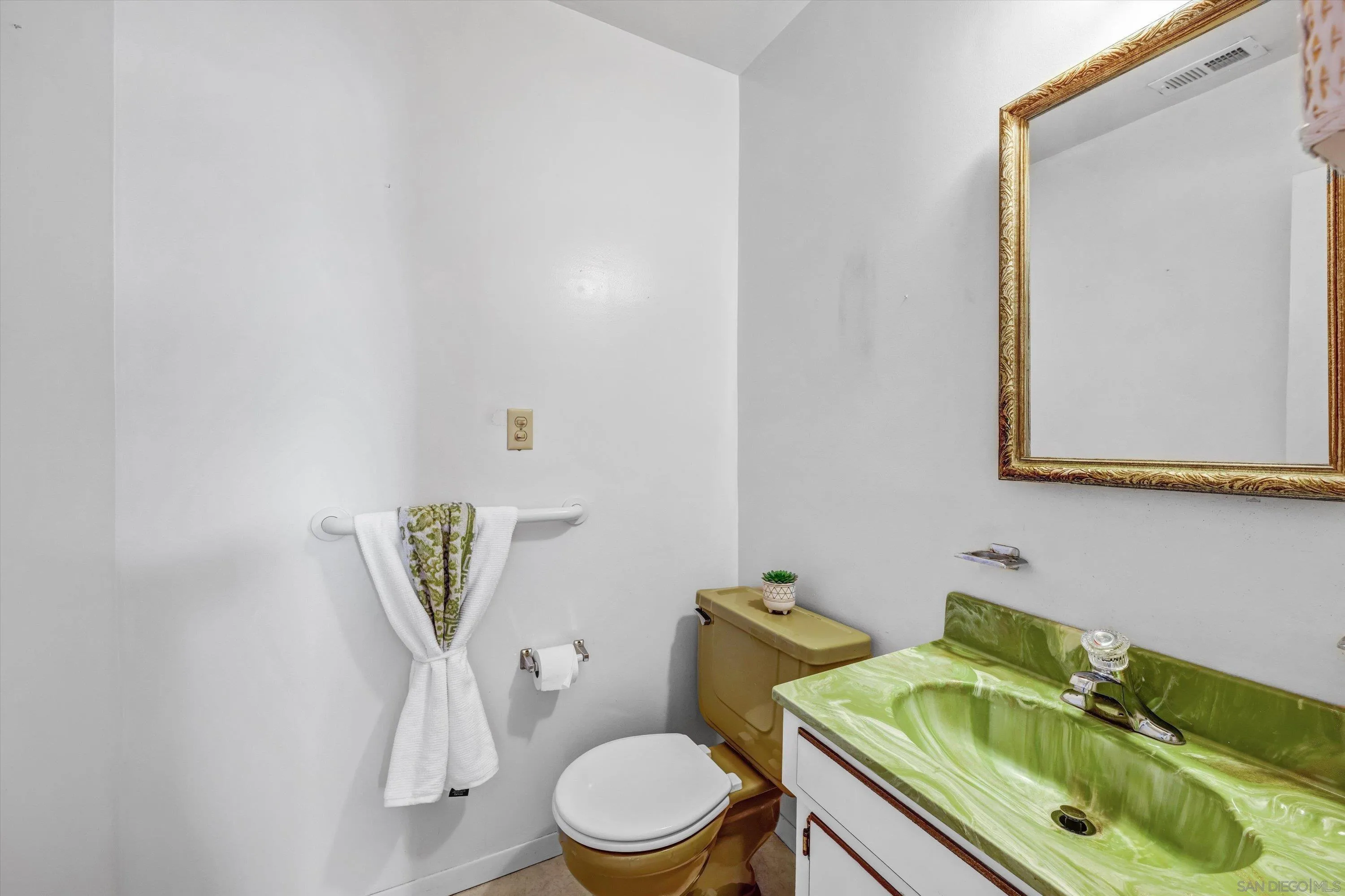 https://cdn.realtyfeed.com/cdn/127/260014690/732f219528e4fa7379649fce9290a113.webp