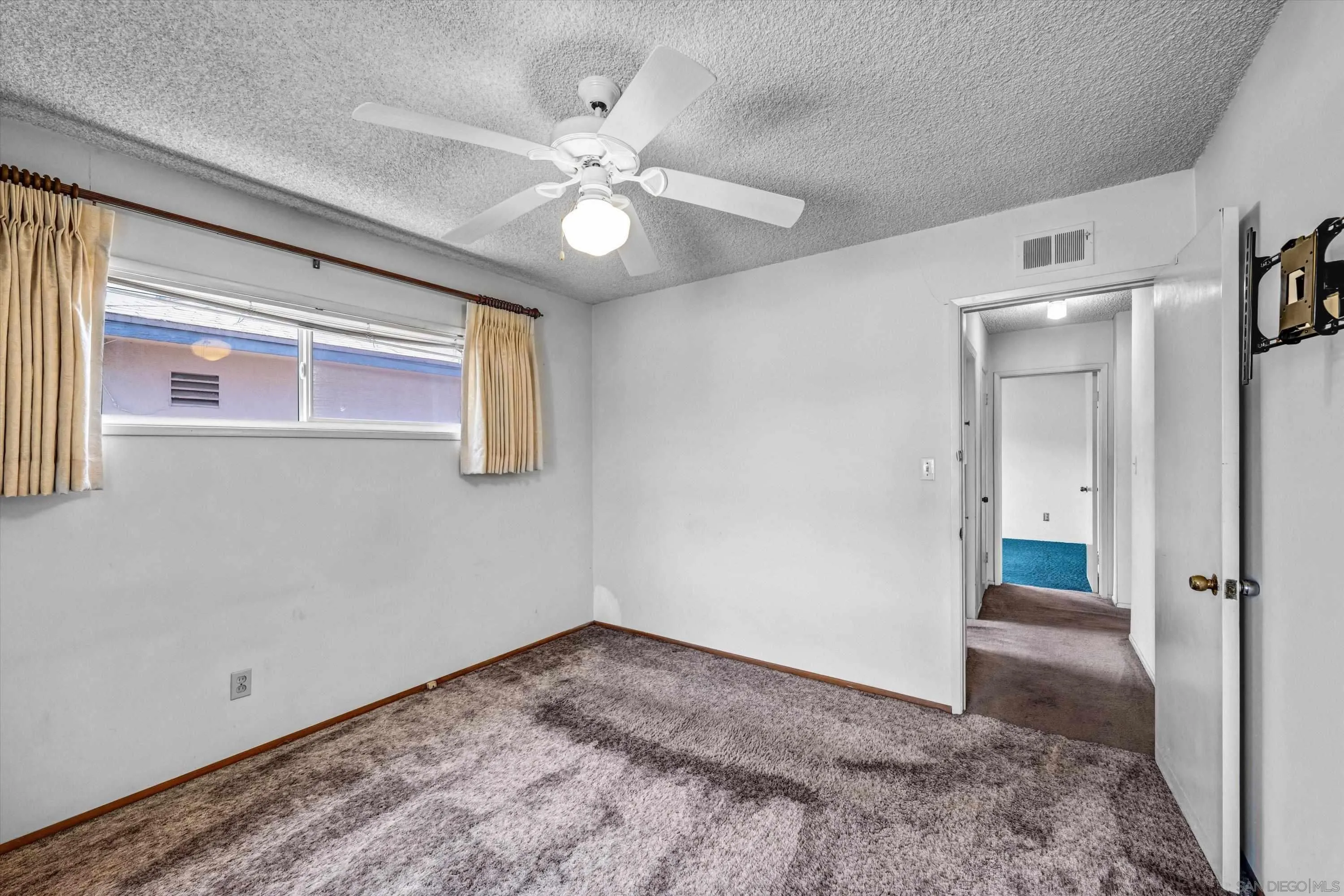 https://cdn.realtyfeed.com/cdn/127/260014690/a13a89aa1cfff676d7130dd4b5e0ad6b.webp