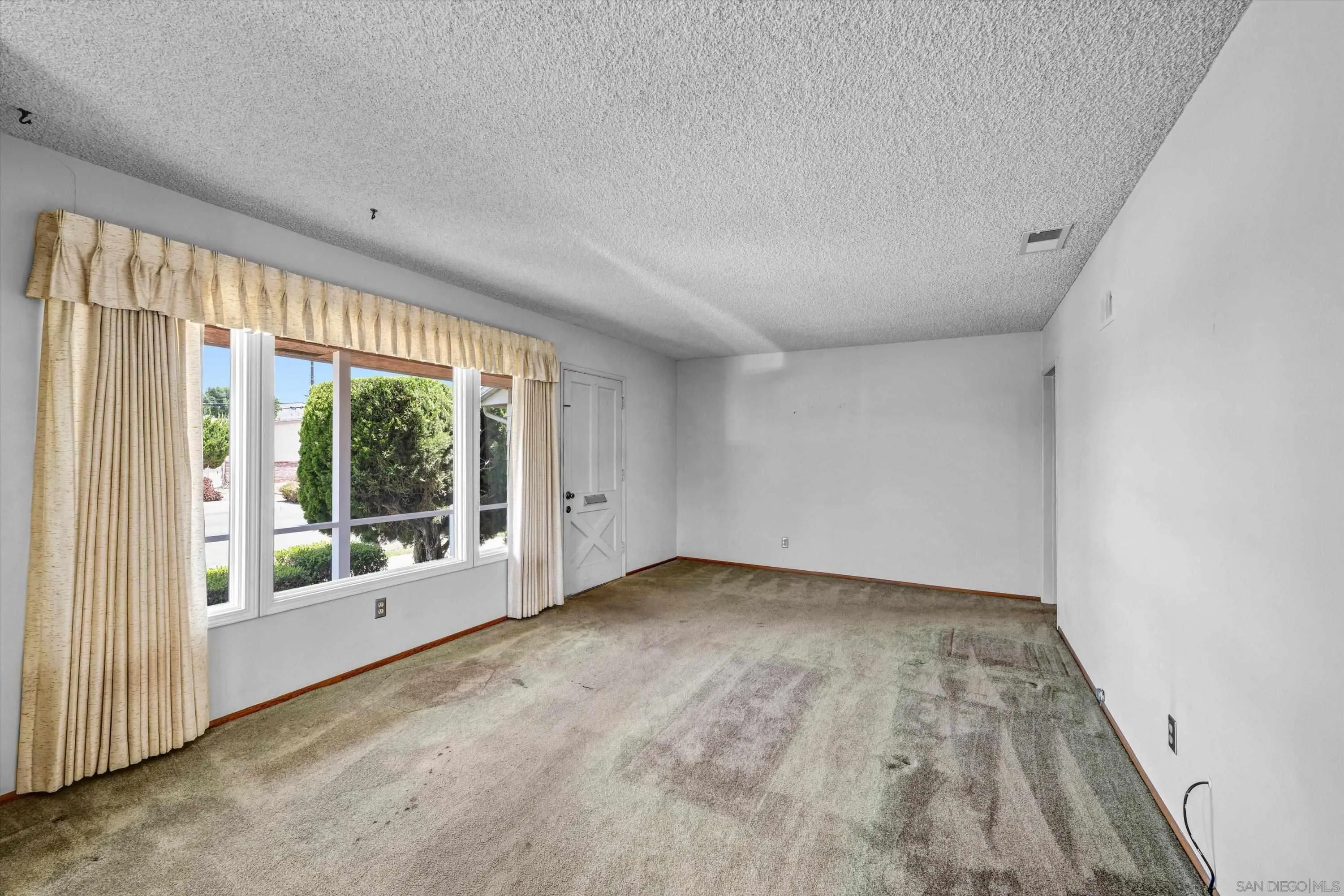 https://cdn.realtyfeed.com/cdn/127/260014690/cb1f0d154929ce21b27094f122a3c37d.webp