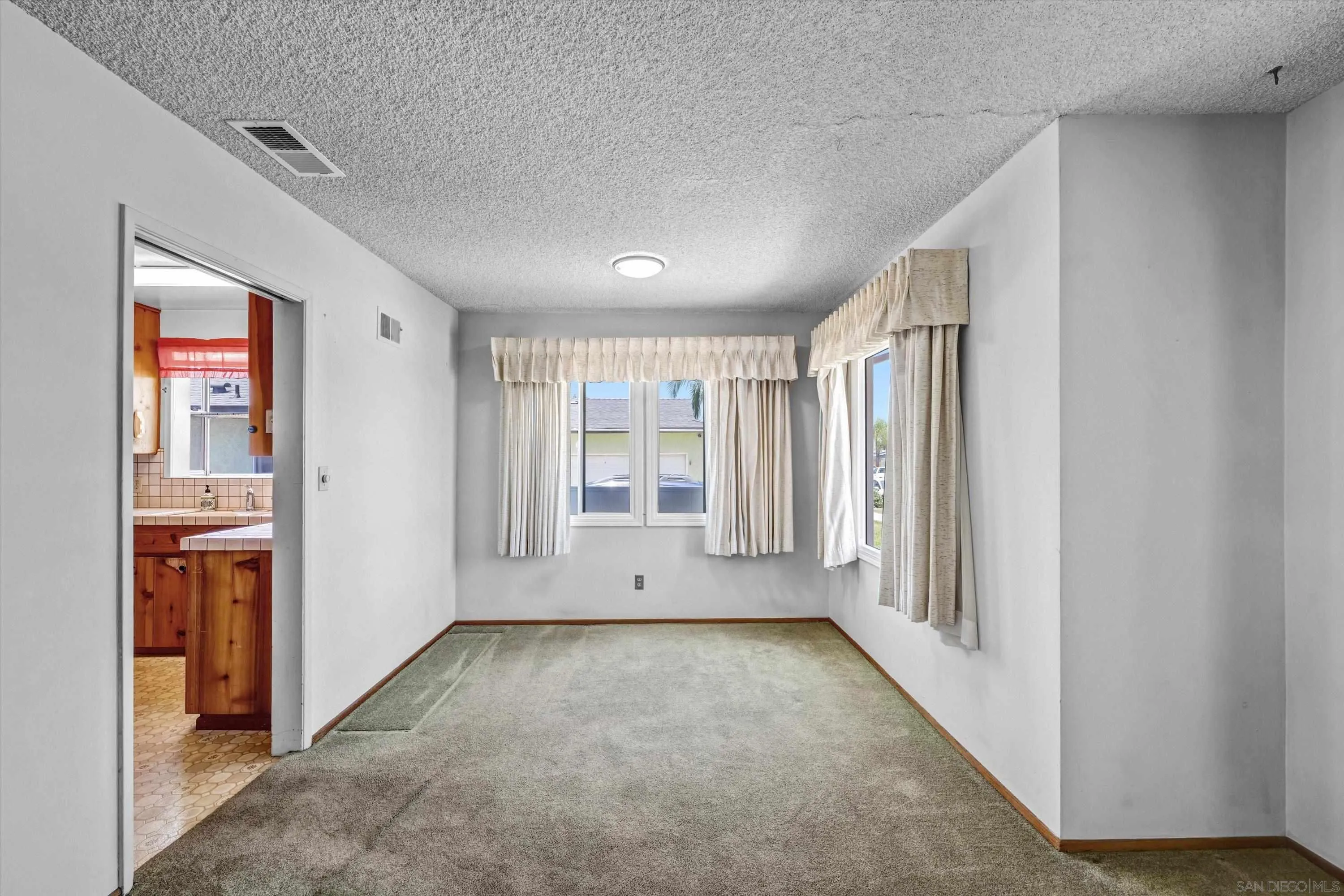 https://cdn.realtyfeed.com/cdn/127/260014690/d2188e26025ca40467548678ef5c7ec6.webp