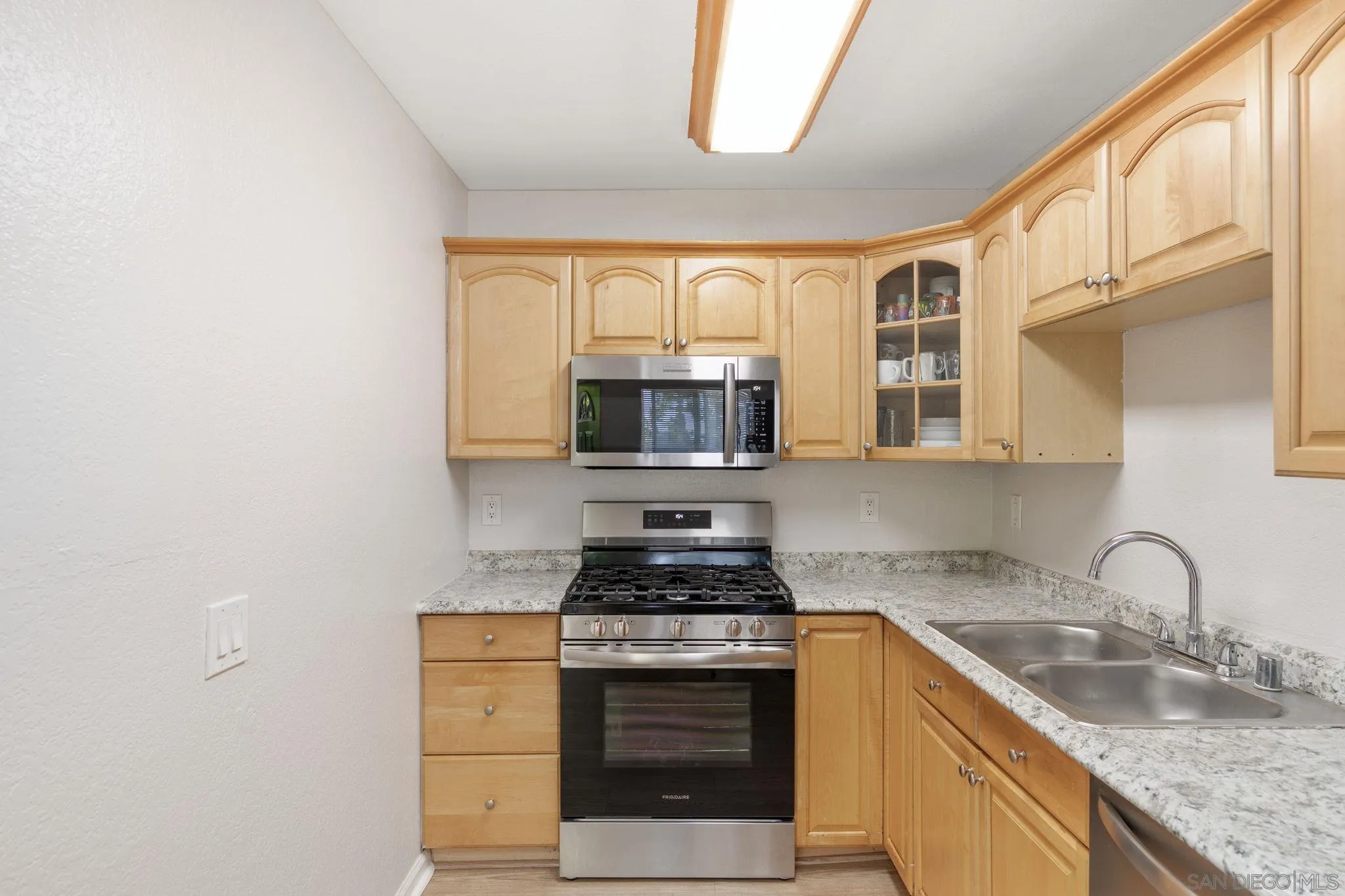 https://cdn.realtyfeed.com/cdn/127/260014691/89f8972d612fb3cd9ed8b38c24de6244.webp