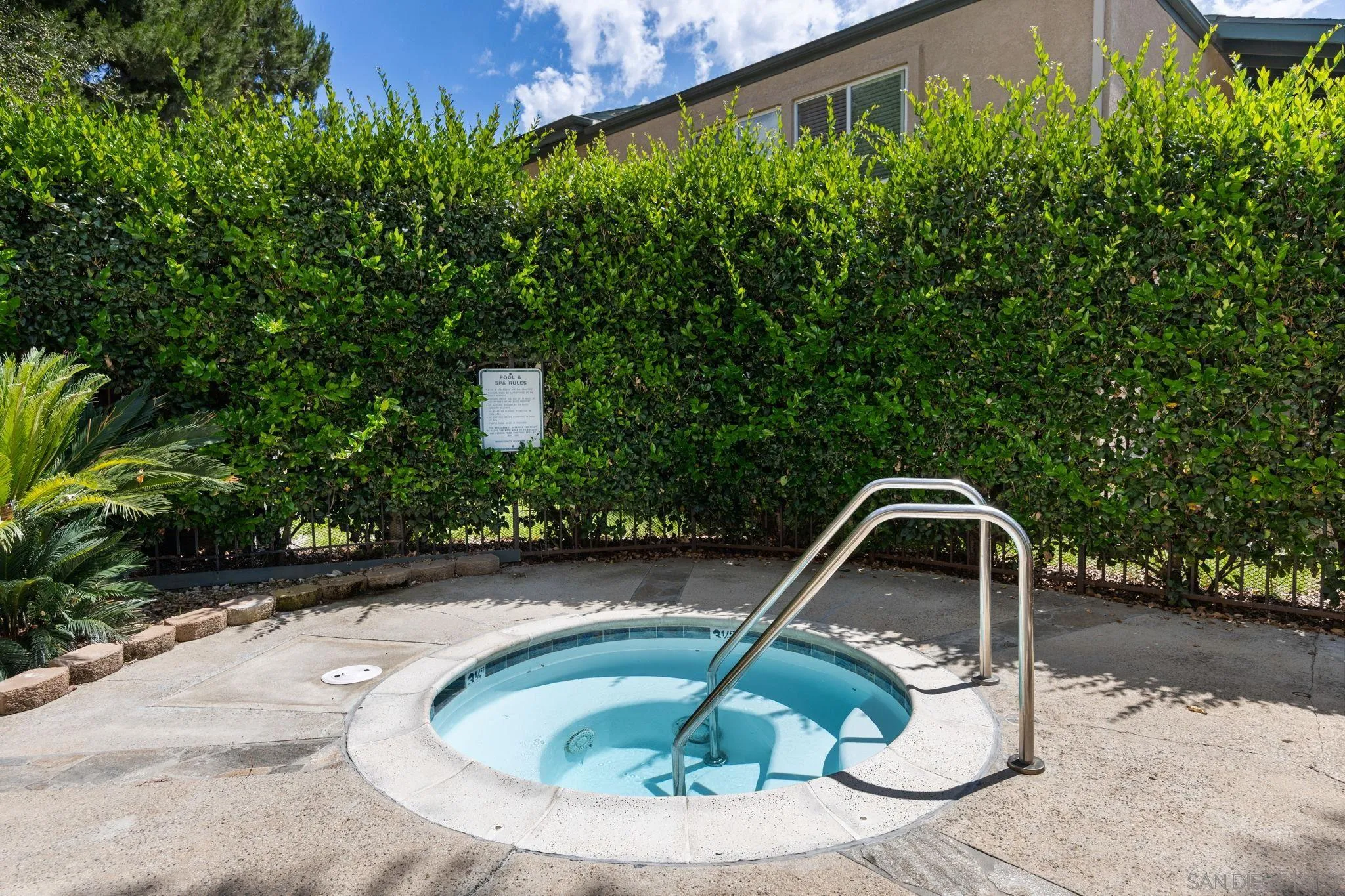 https://cdn.realtyfeed.com/cdn/127/260014691/9effe62142d46a62e4acf9e733ab6c4f.webp