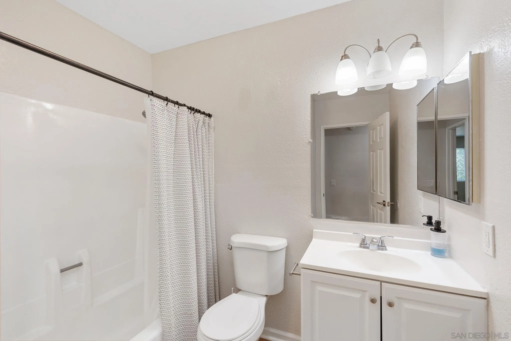 https://cdn.realtyfeed.com/cdn/127/260014691/a045bf499c87e739f6c1634f0d47652d.webp