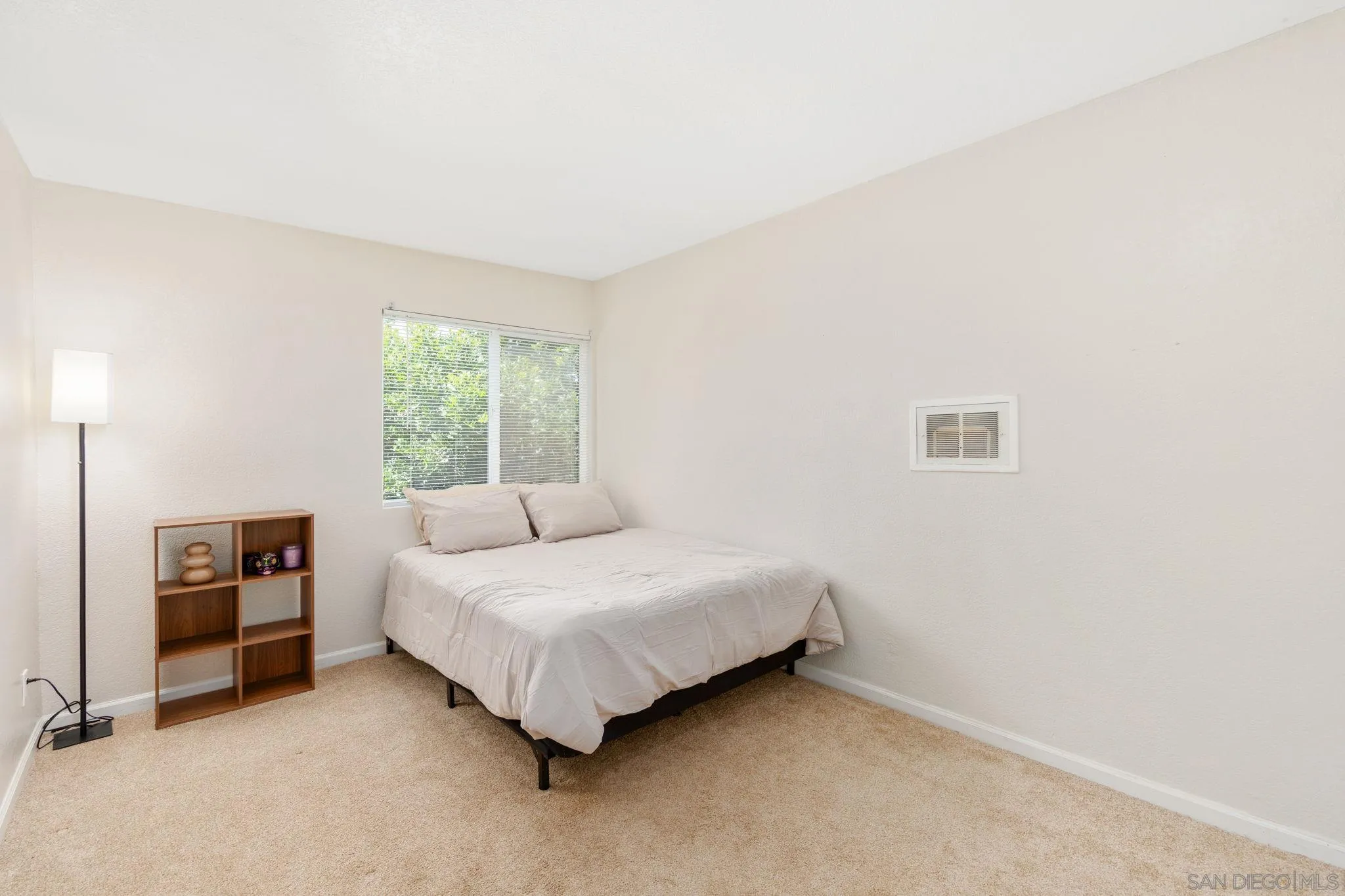 https://cdn.realtyfeed.com/cdn/127/260014691/d6049289bb7e857e88d467fa96652c59.webp