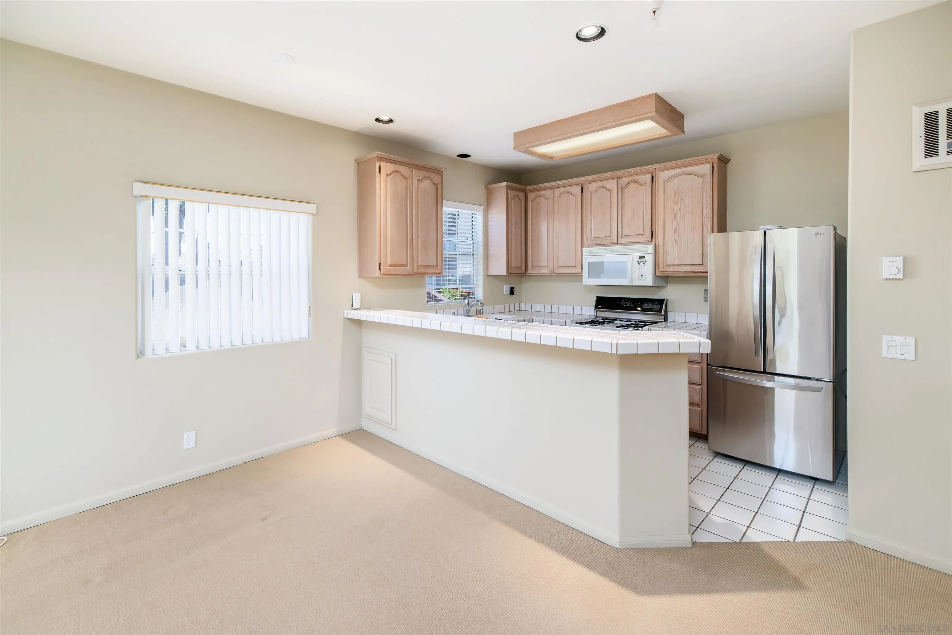 Photo #3: 260014692 Listing: Photo #3