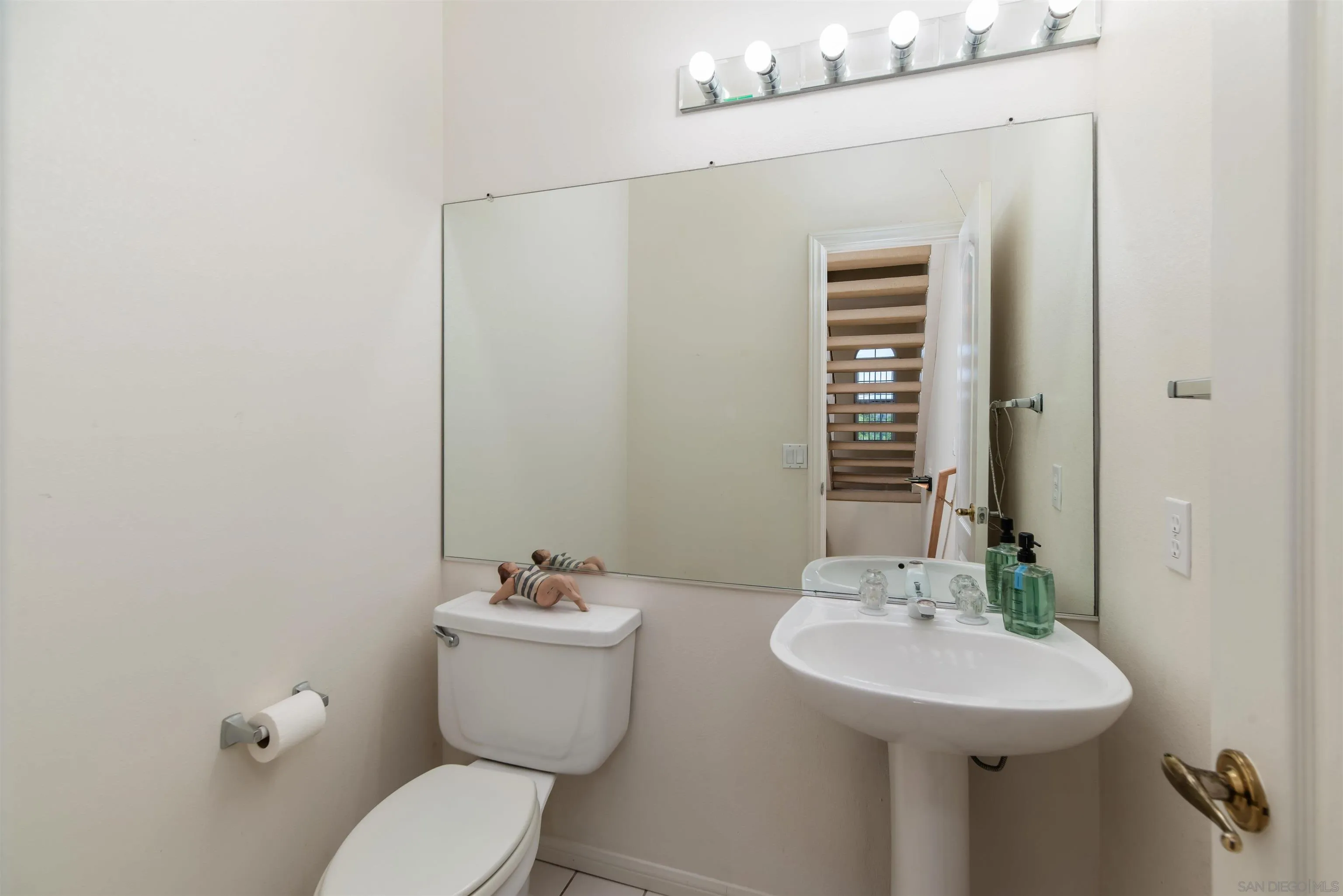 https://cdn.realtyfeed.com/cdn/127/260014692/86ed77d00041f8531ce714db245f2776.webp