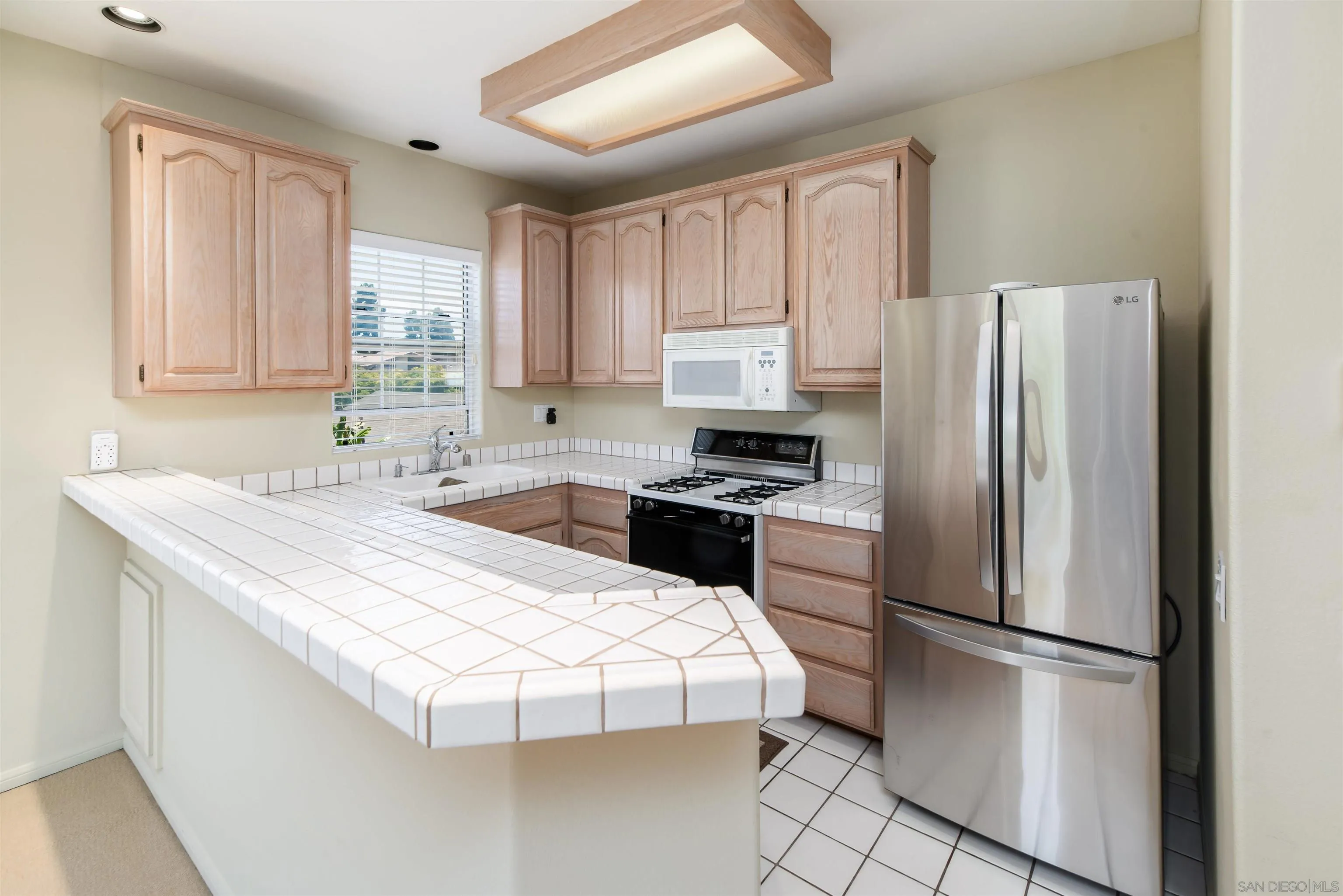 https://cdn.realtyfeed.com/cdn/127/260014692/ecacedf55b044eed71dfda3a8a769b07.webp
