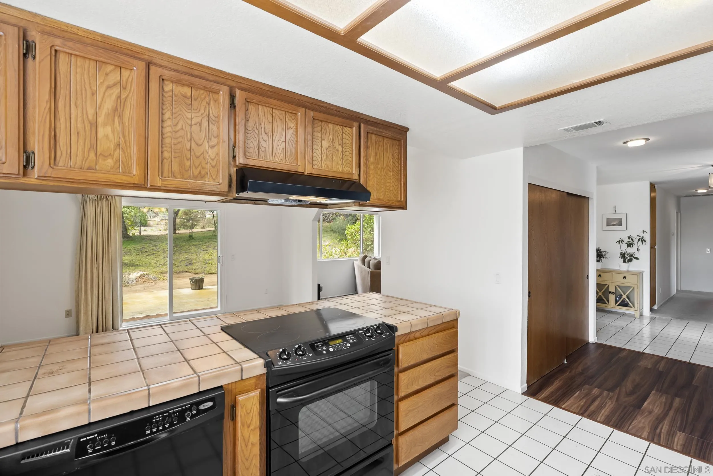 https://cdn.realtyfeed.com/cdn/127/260014699/2427ff1926f0e6bb527b460c136fe6dd.webp