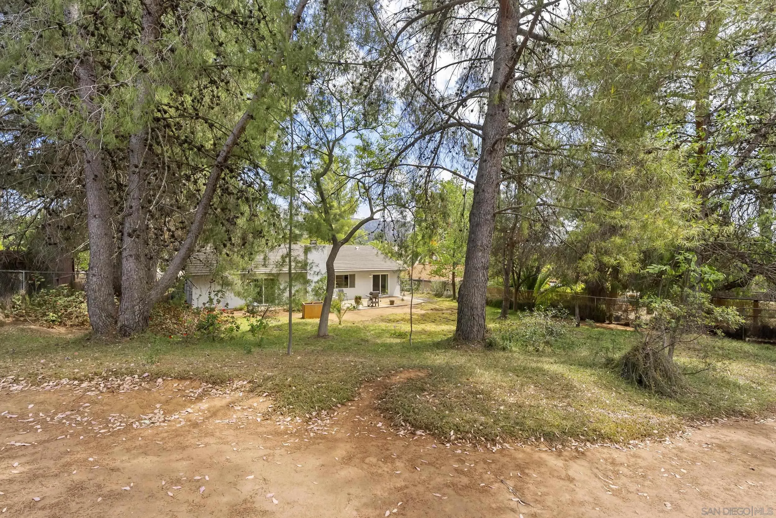 https://cdn.realtyfeed.com/cdn/127/260014699/4933ff8a981b20916ca78d5dee2d1529.webp