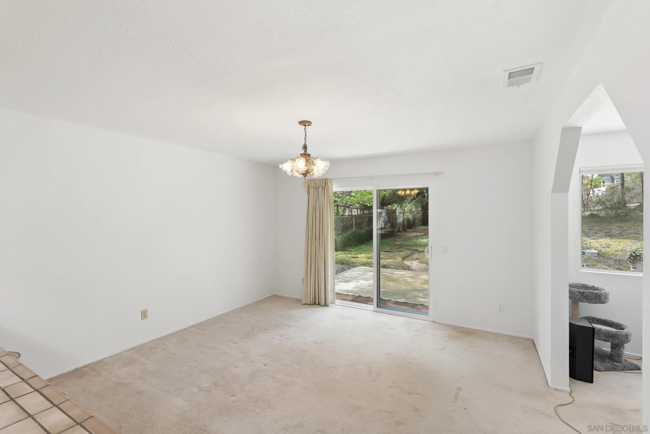 https://cdn.realtyfeed.com/cdn/127/260014699/63d43489746b8ba6324b7758fa4c4544.webp