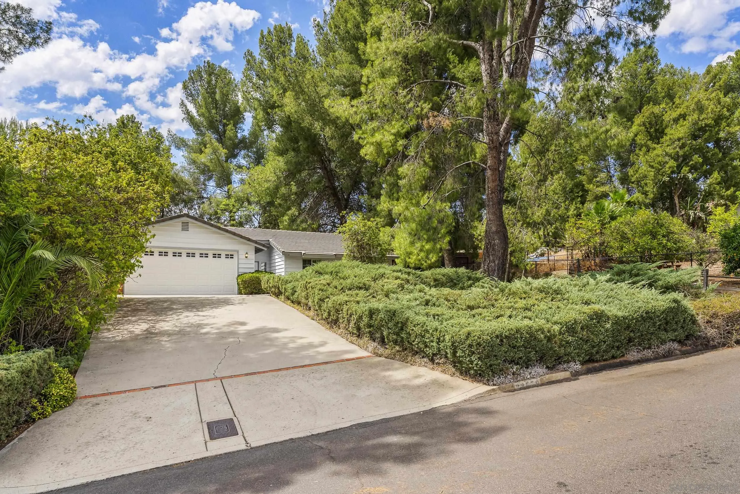 https://cdn.realtyfeed.com/cdn/127/260014699/73514a81ed8136f74104d3c5d822b2c3.webp