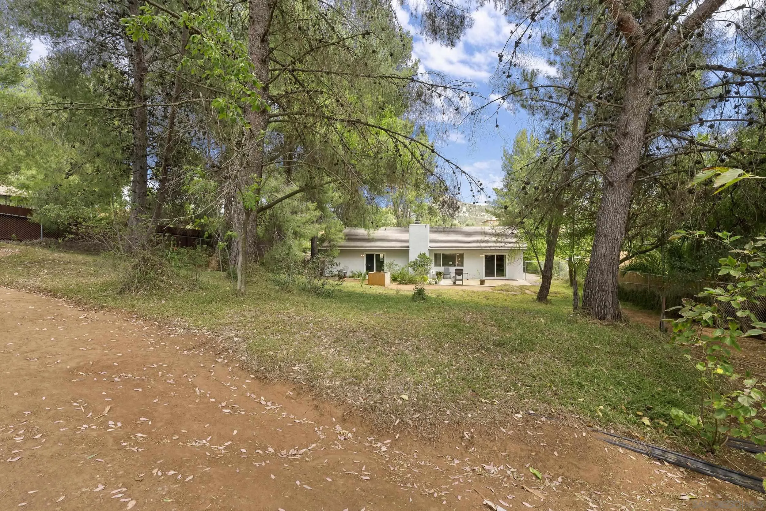 https://cdn.realtyfeed.com/cdn/127/260014699/7e9b0e8ddf8fc6f571ca2b61d3110e51.webp