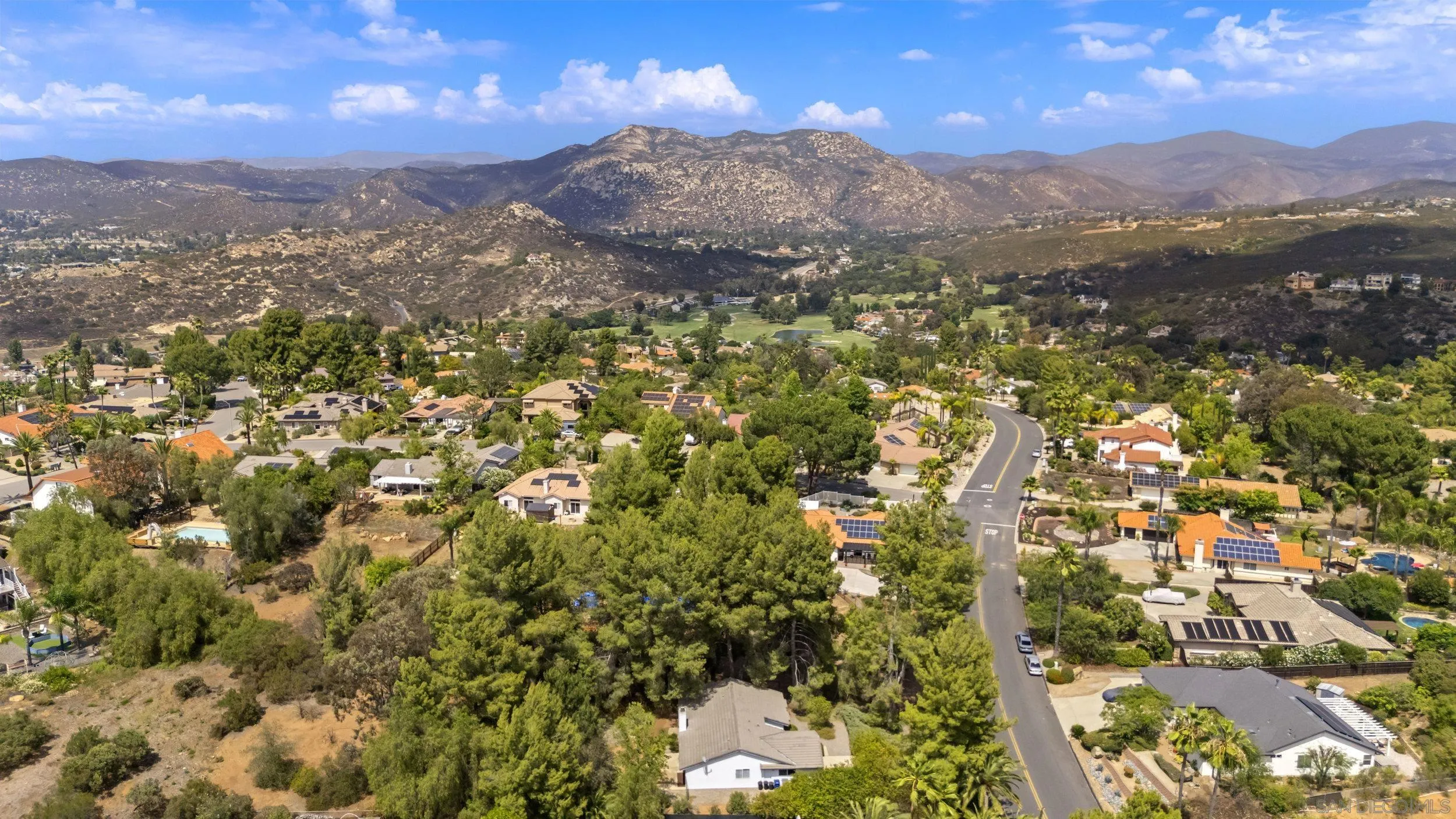 https://cdn.realtyfeed.com/cdn/127/260014699/8932150157b52a6cb72466c4dfa20290.webp