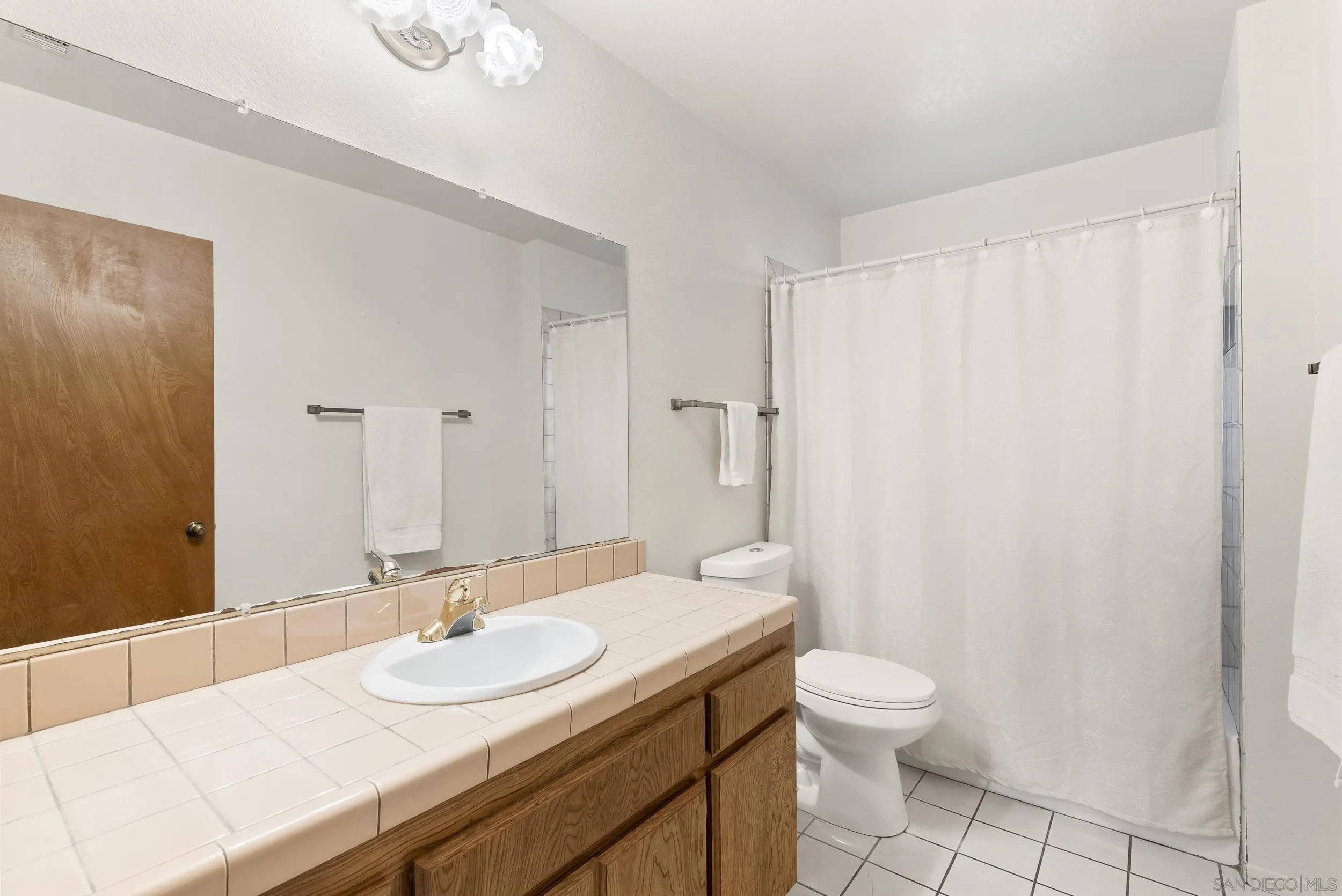 https://cdn.realtyfeed.com/cdn/127/260014699/932ee6acda2b88f441beb4325cd98988.webp