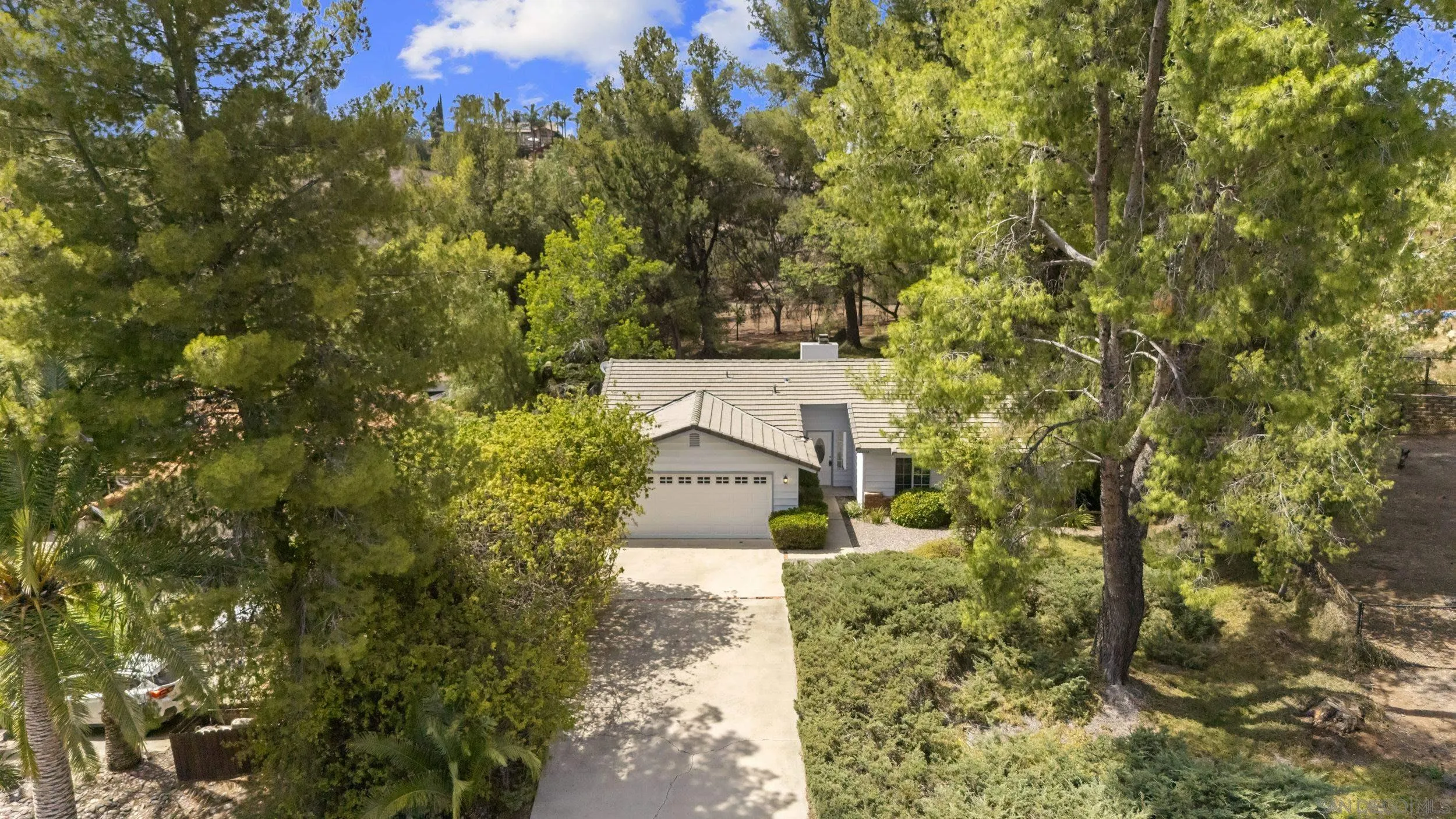 https://cdn.realtyfeed.com/cdn/127/260014699/9a867392d78a8b0afef9f4c52835f074.webp