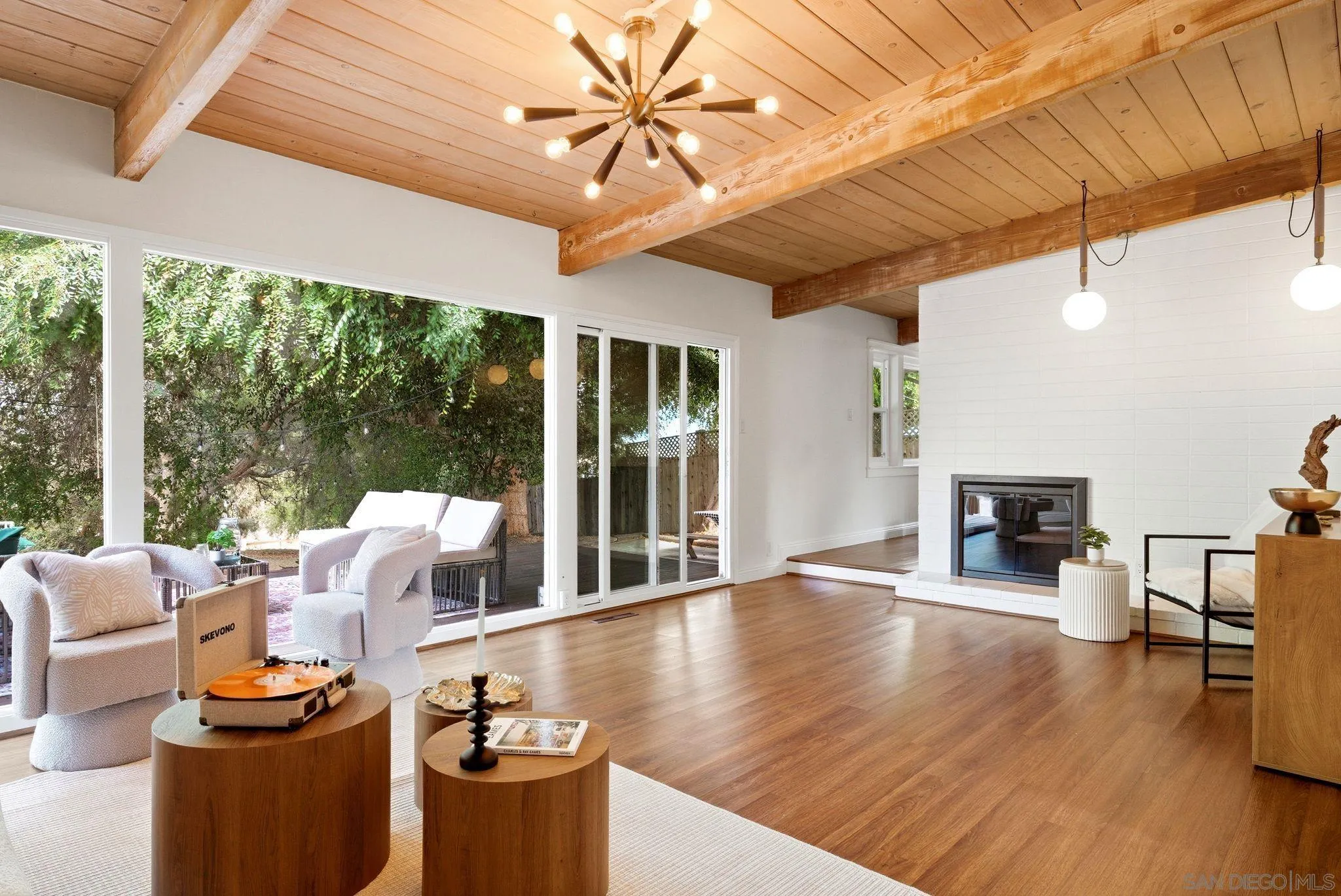 https://cdn.realtyfeed.com/cdn/127/260014700/0aed0f6726cc3f20bd2ecc2a2c9026ea.webp