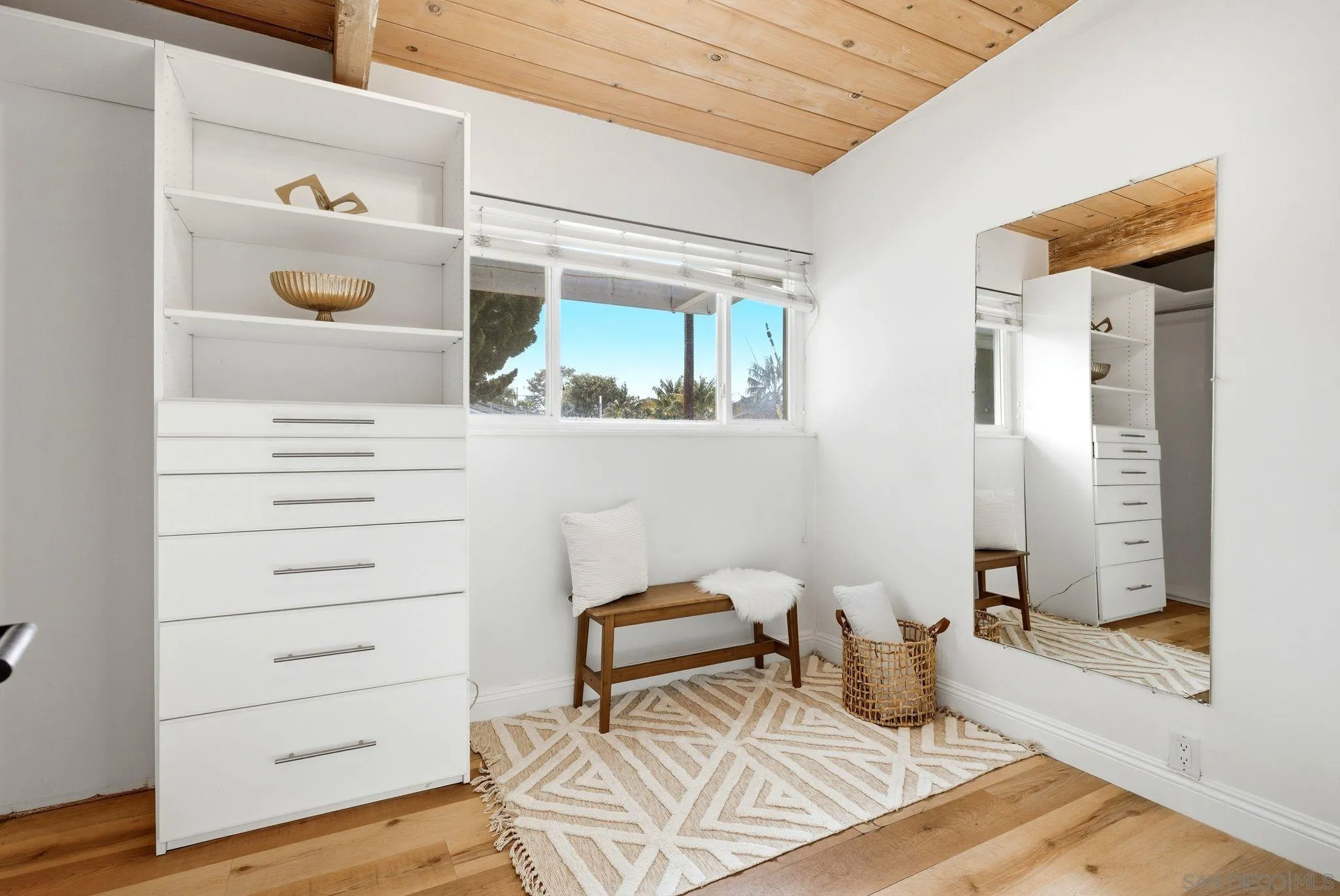 https://cdn.realtyfeed.com/cdn/127/260014700/1aeda027cae11dbee01f5f5b6fbfd8ea.webp
