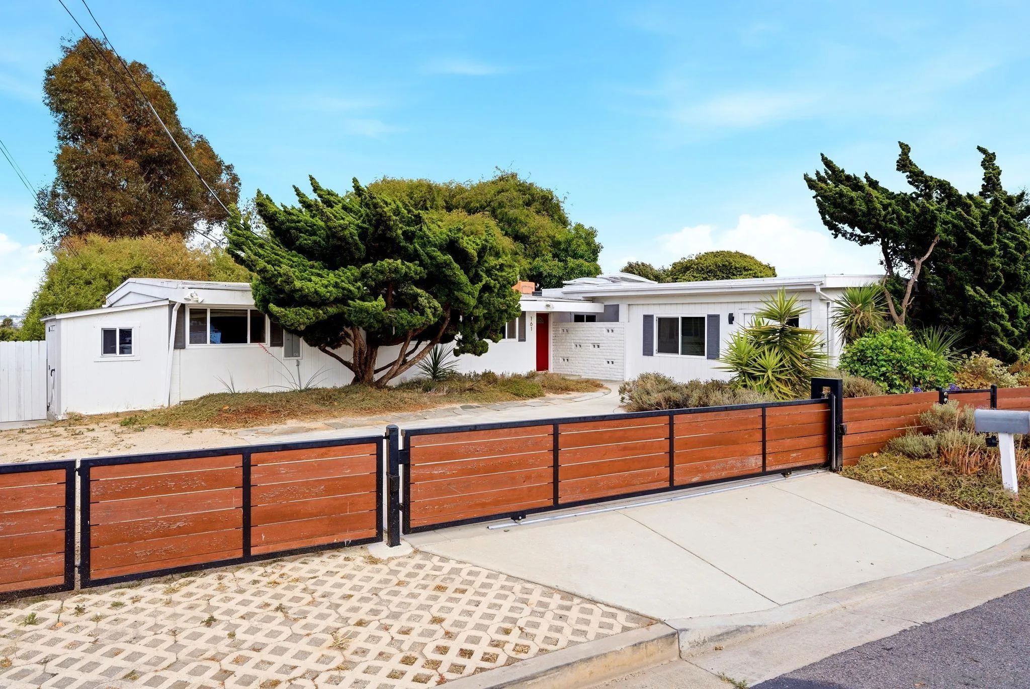 https://cdn.realtyfeed.com/cdn/127/260014700/7f0adcda5617f143a2a0bc568fcbf692.webp