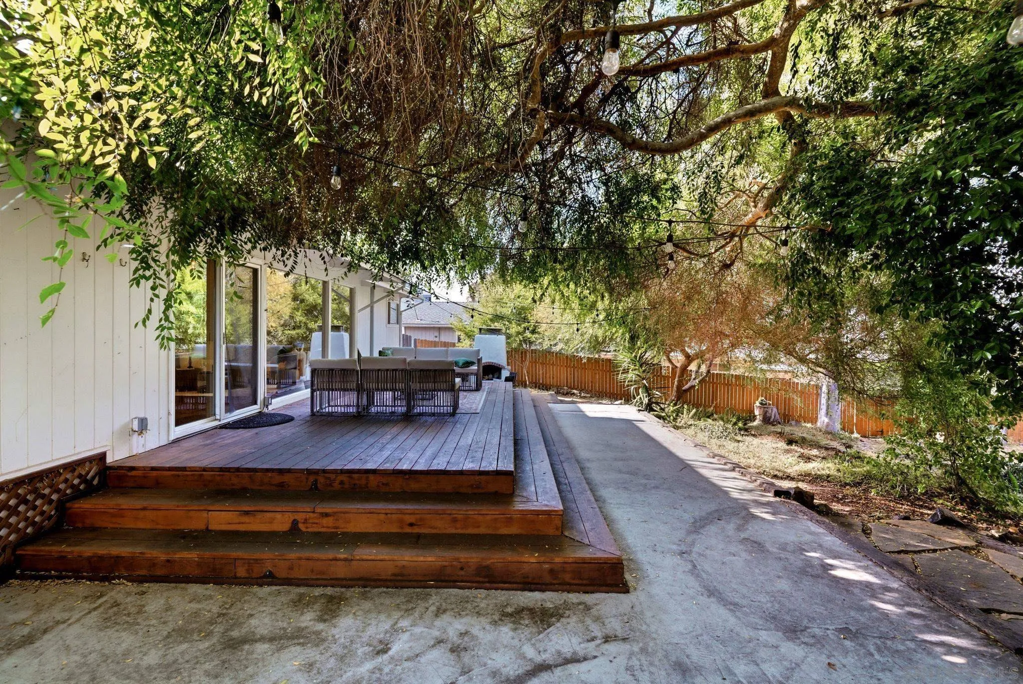 https://cdn.realtyfeed.com/cdn/127/260014700/83874f5c78f6185254d5de0d89dbb609.webp